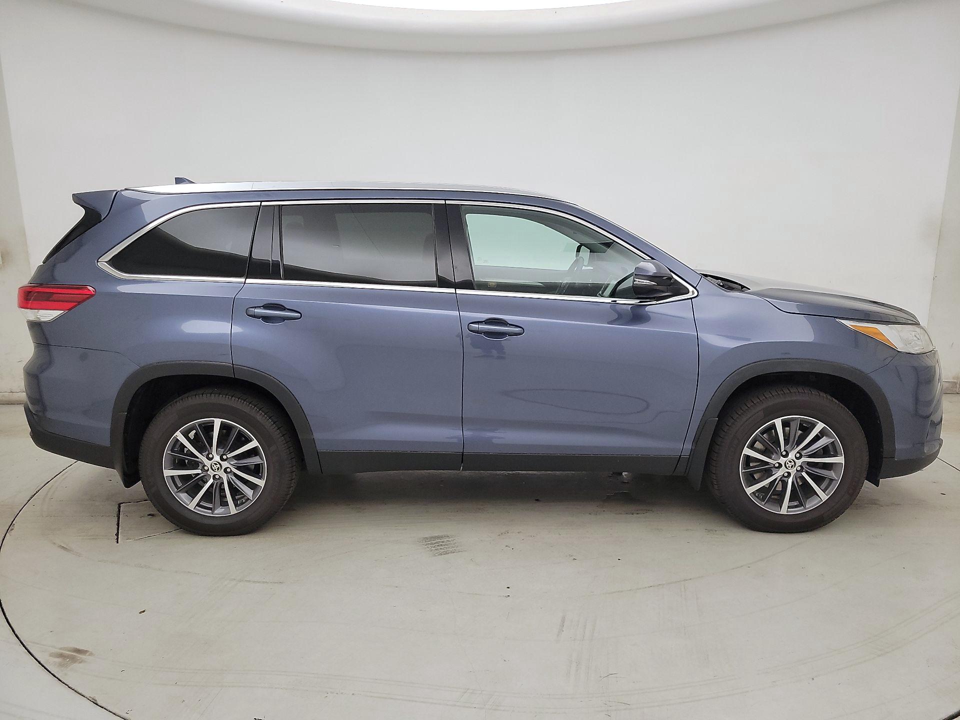 Thumbnail: 2019 Toyota Highlander - 4