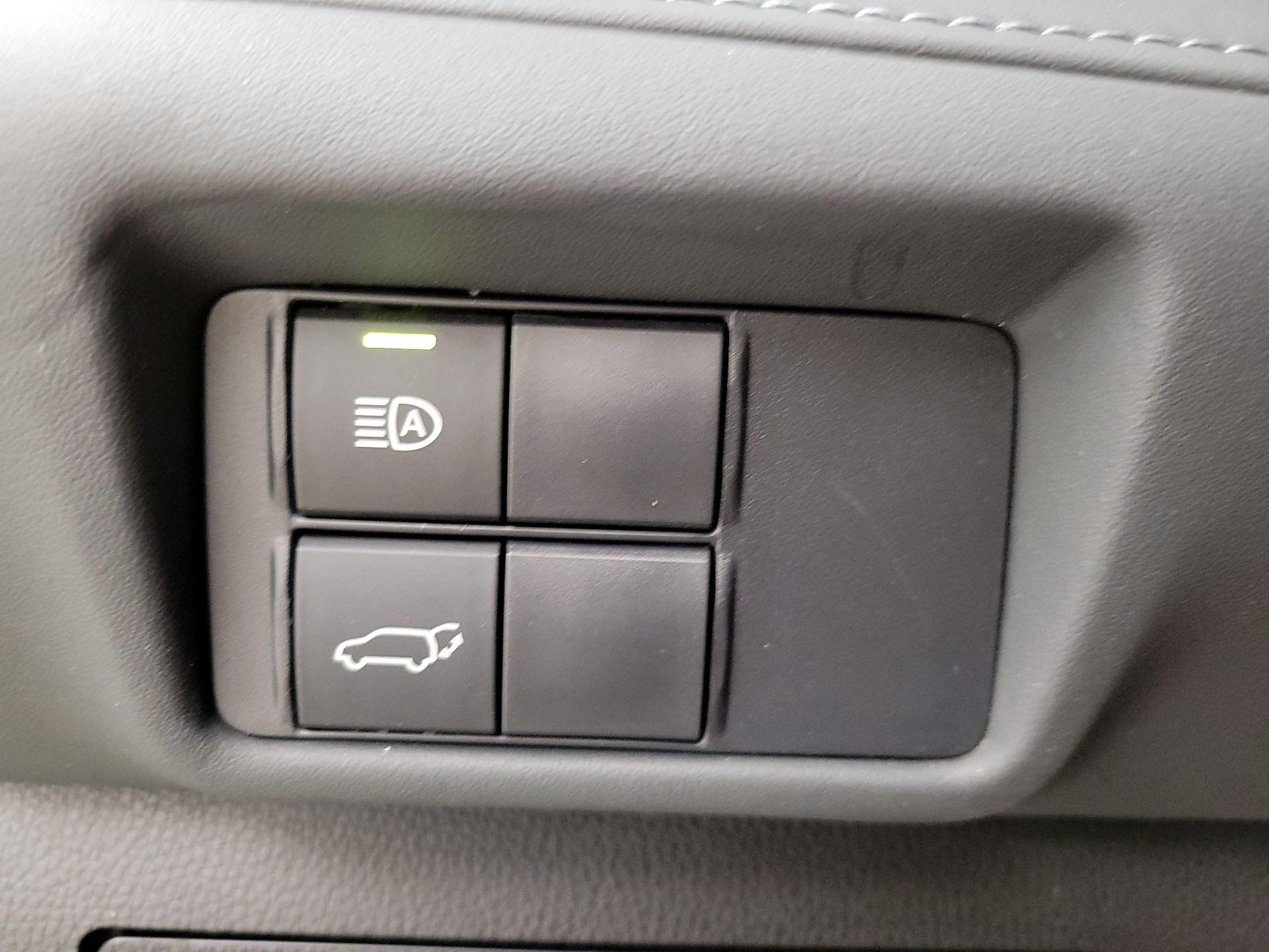 Thumbnail: 2021 Toyota Highlander - 13