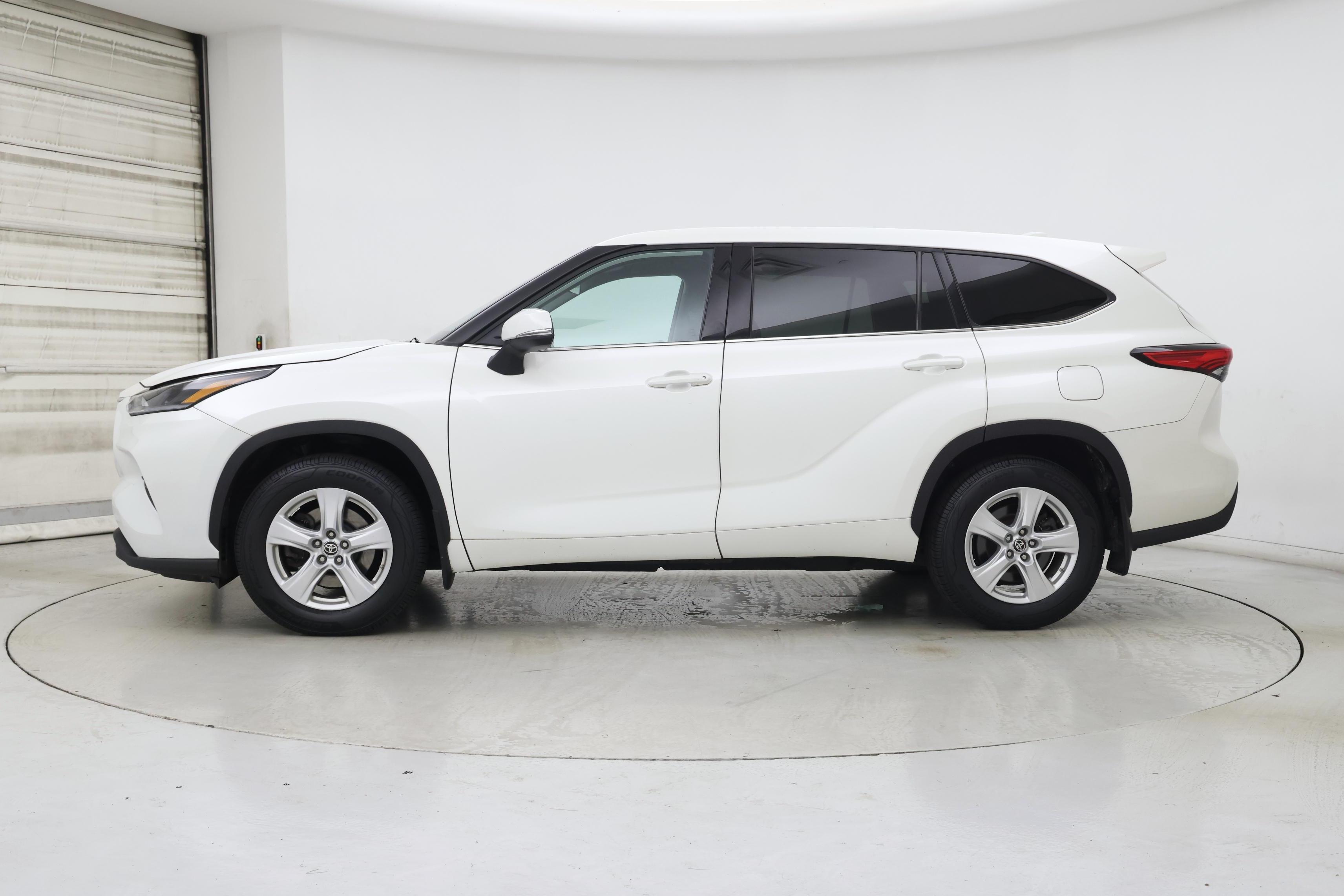 Thumbnail: 2021 Toyota Highlander - 3