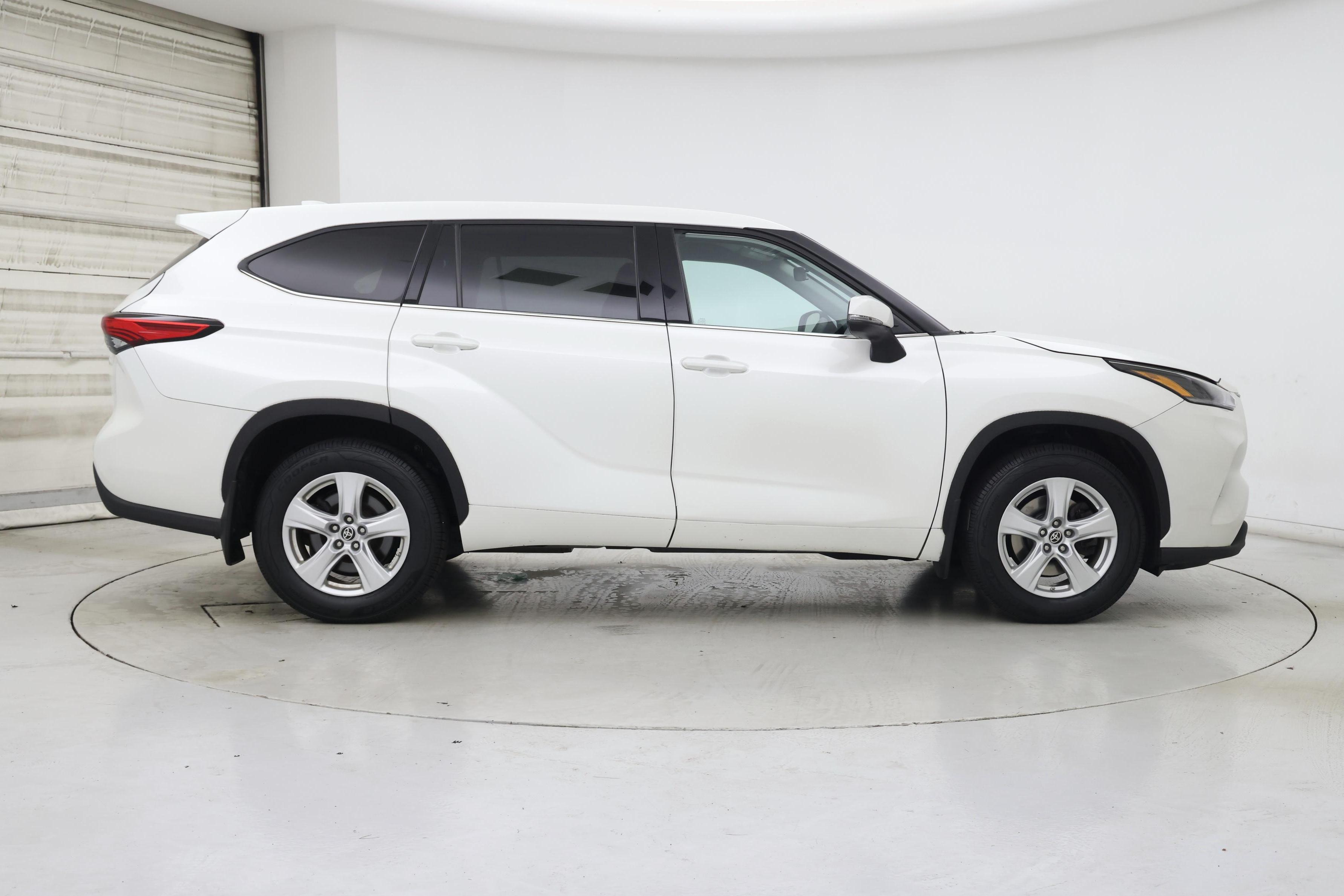 Thumbnail: 2021 Toyota Highlander - 7