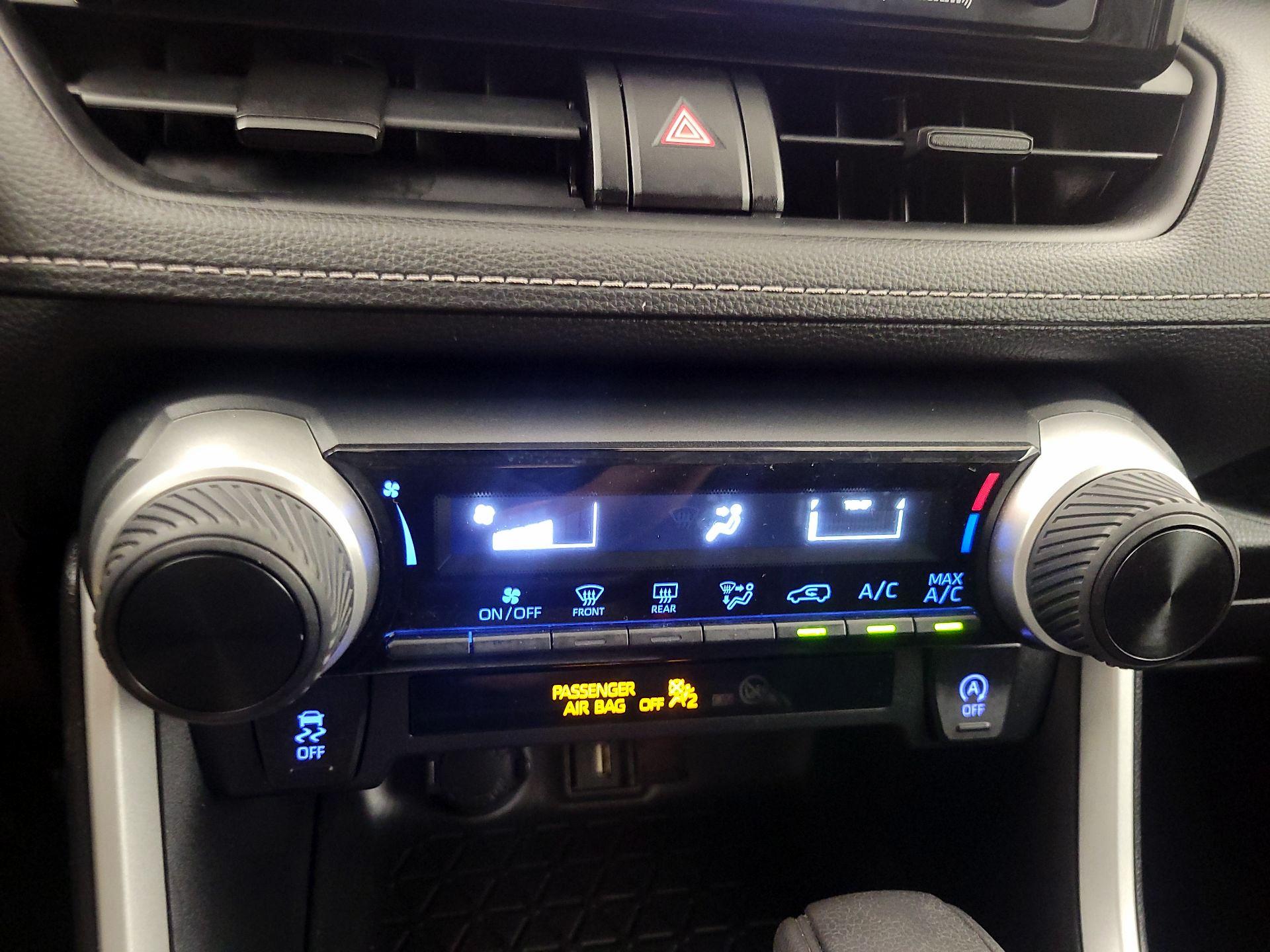 Thumbnail: 2020 Toyota RAV4 - 16