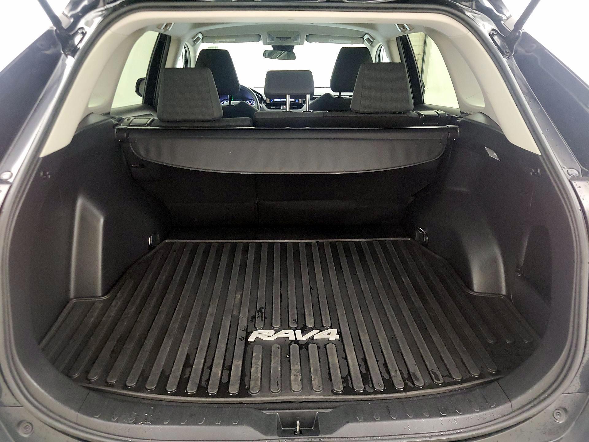 Thumbnail: 2020 Toyota RAV4 - 20