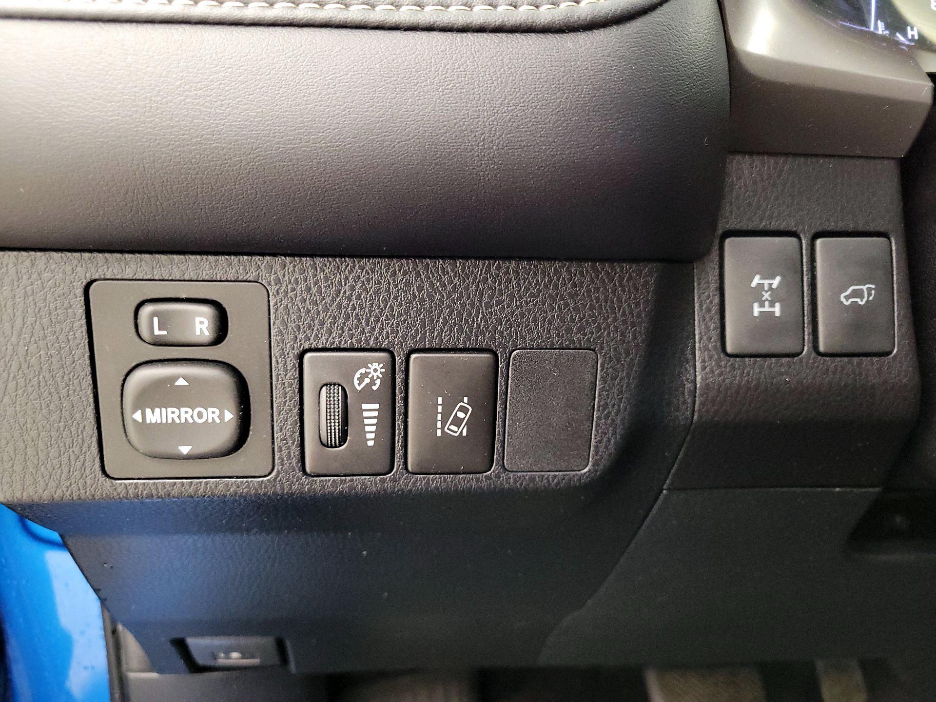 Thumbnail: 2018 Toyota RAV4 - 13