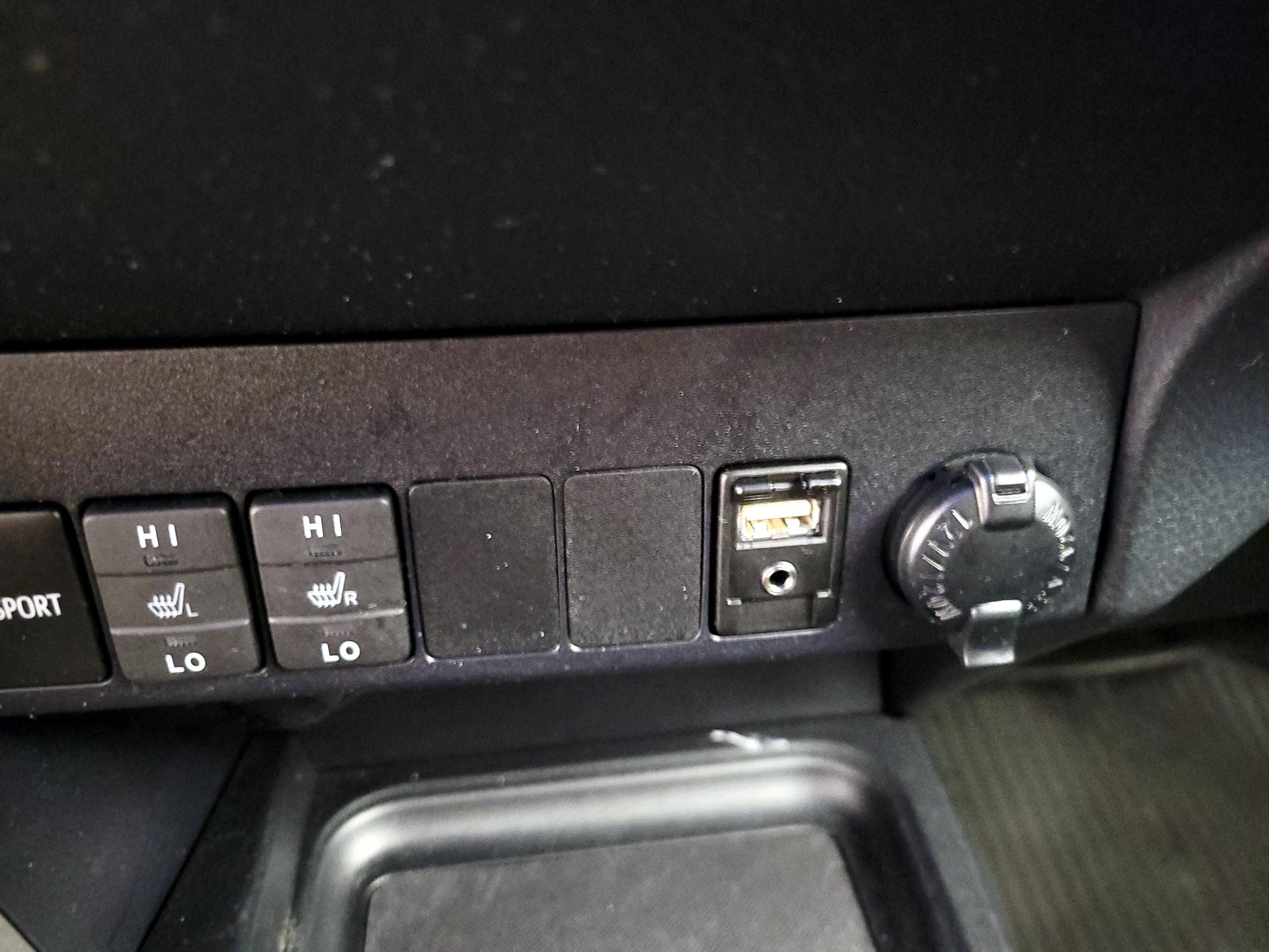 Thumbnail: 2018 Toyota RAV4 - 18