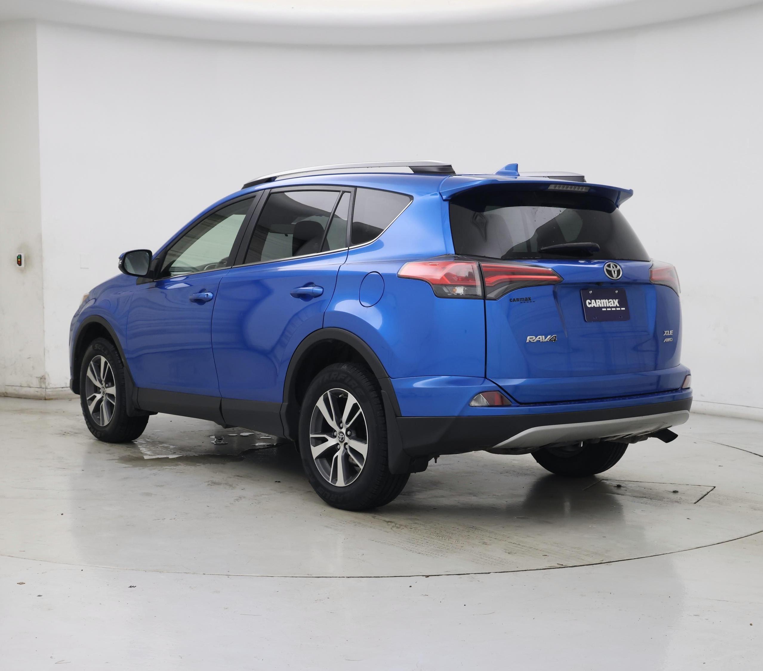 Thumbnail: 2018 Toyota RAV4 - 2