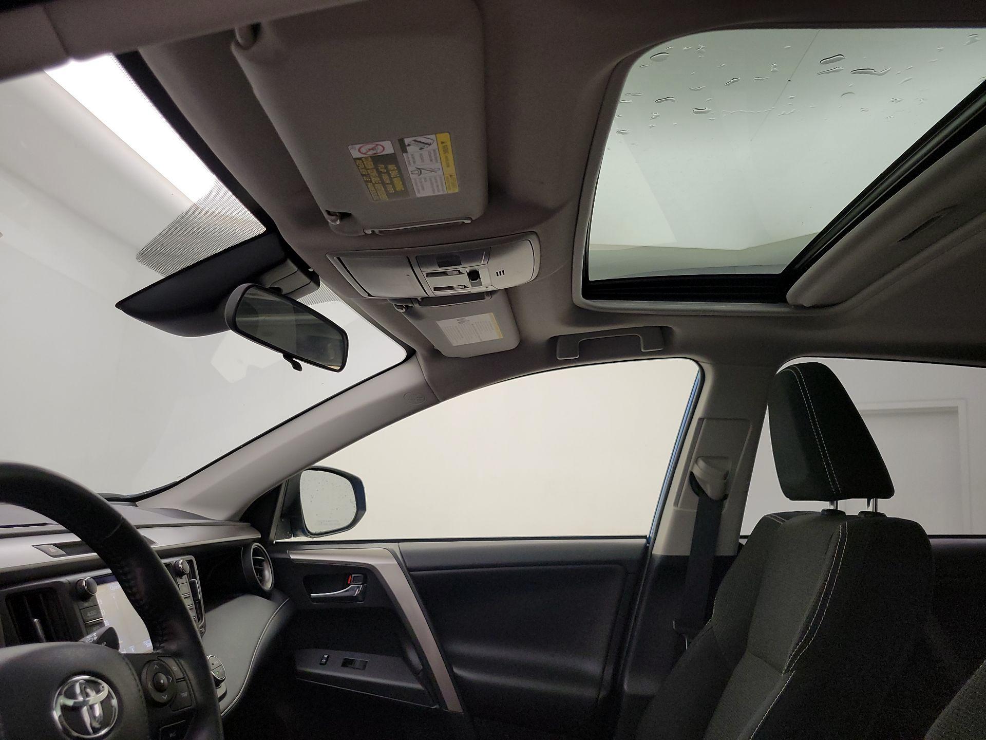 Thumbnail: 2018 Toyota RAV4 - 19