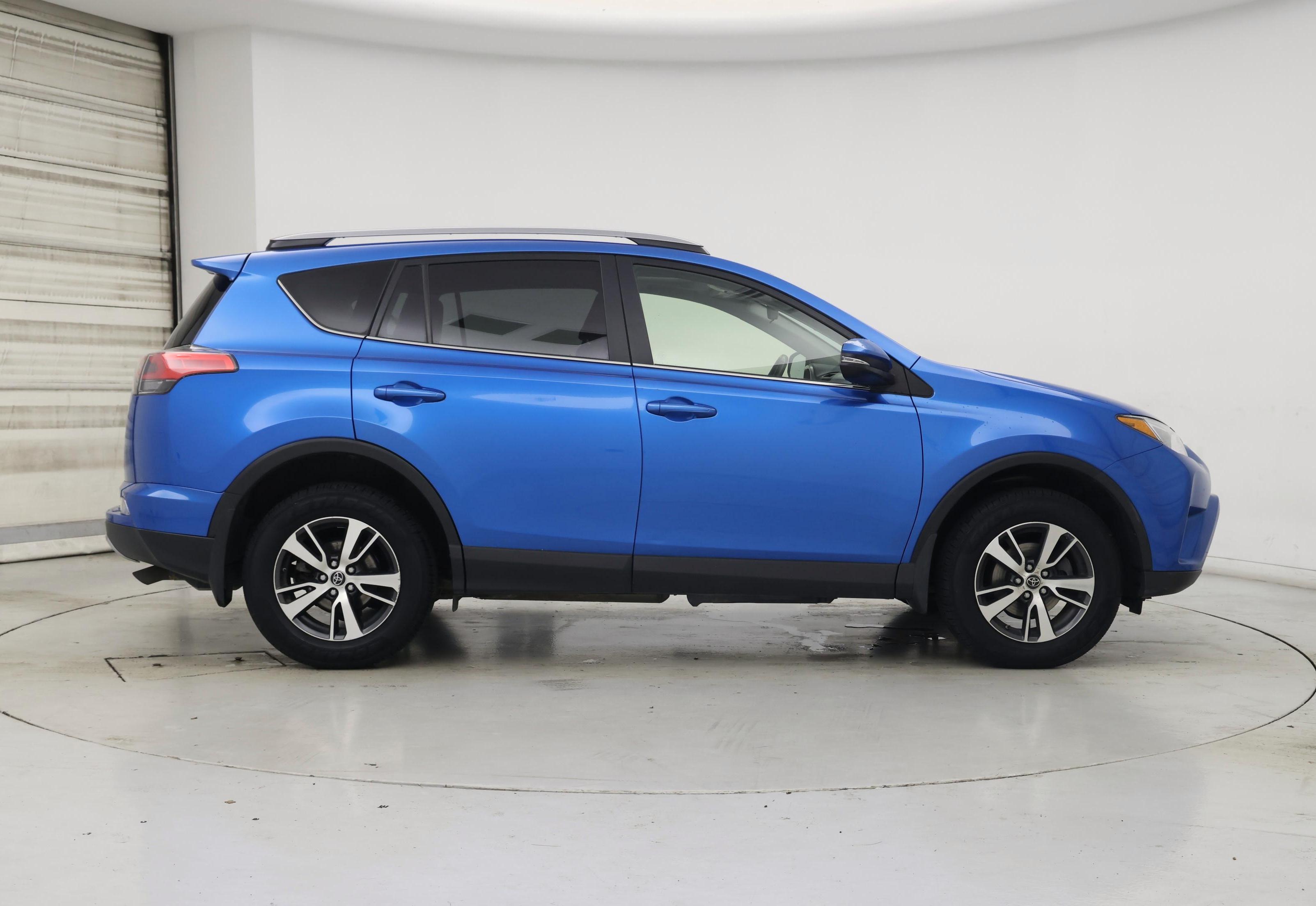 Thumbnail: 2018 Toyota RAV4 - 7