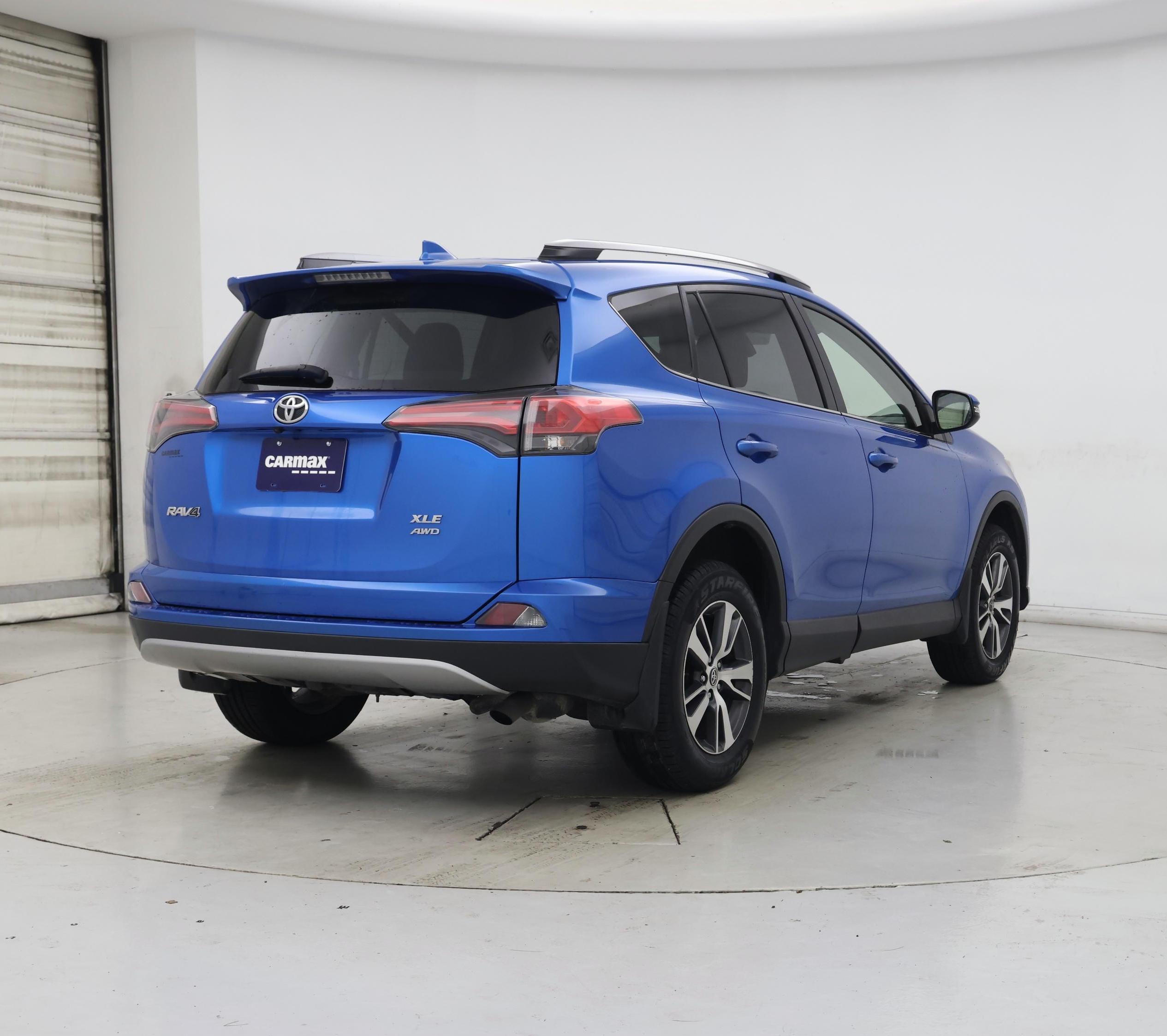 Thumbnail: 2018 Toyota RAV4 - 8