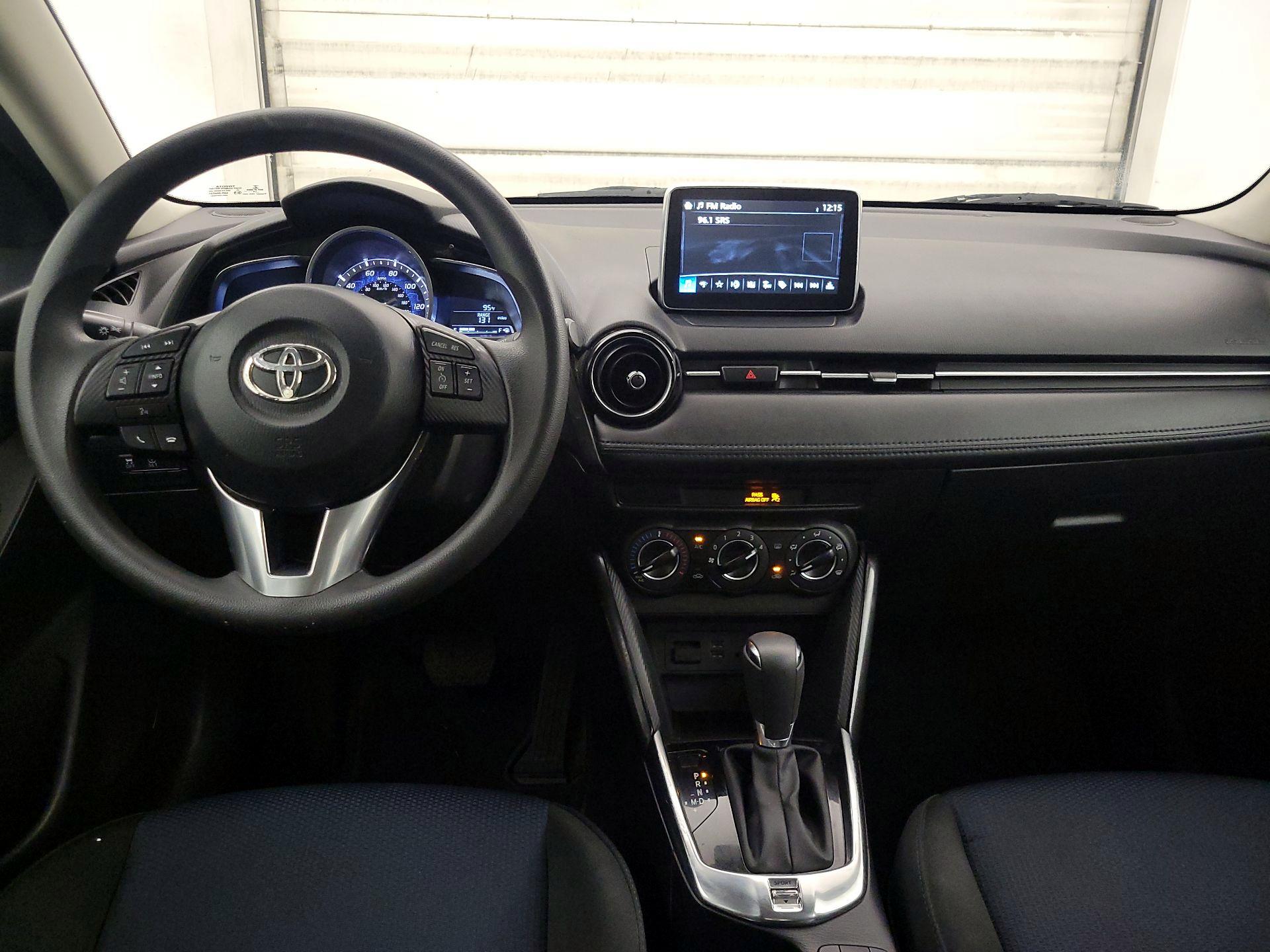 Thumbnail: 2017 Toyota Yaris iA - 9
