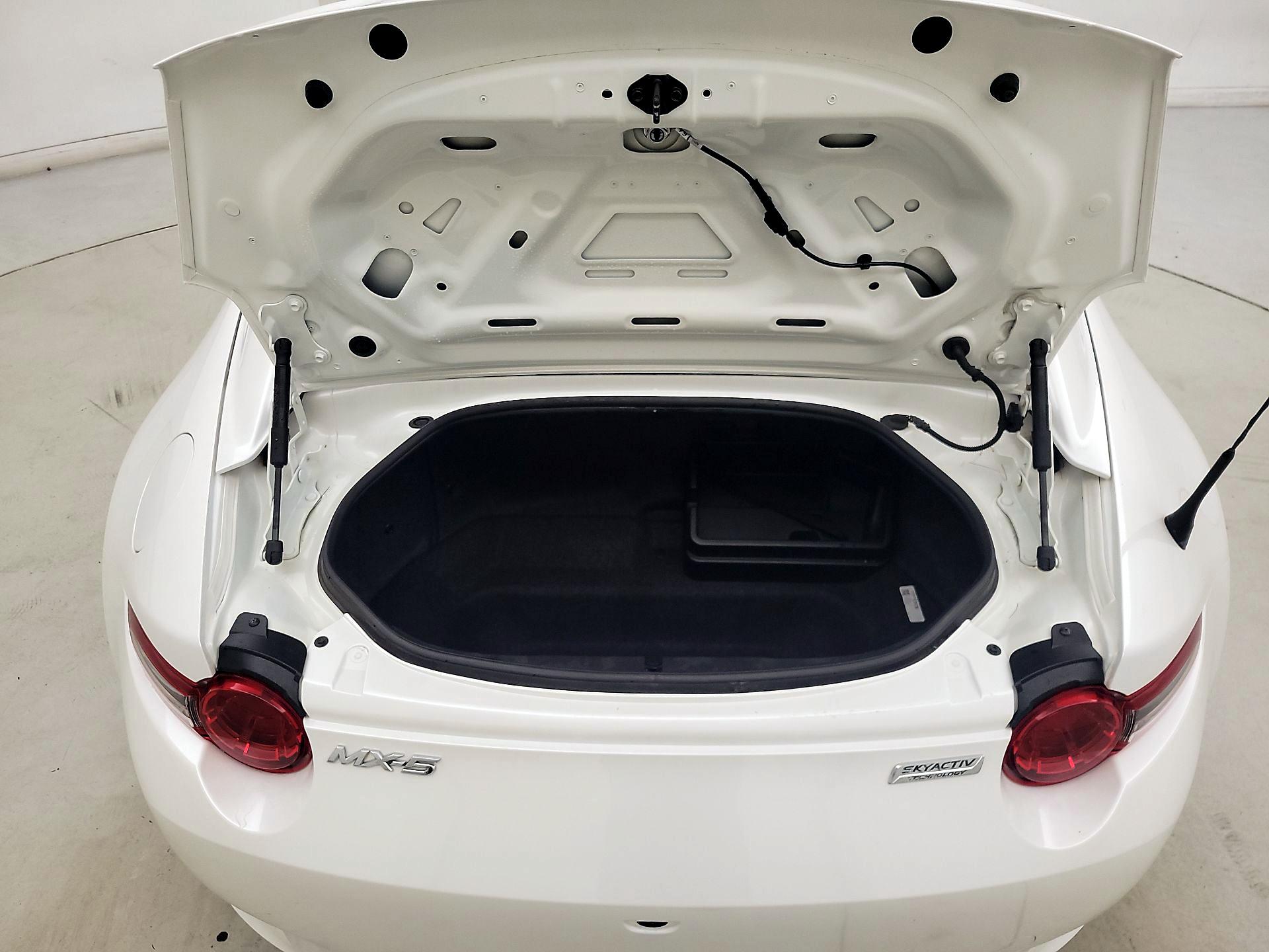 Thumbnail: 2019 Mazda MX-5 Miata - 20