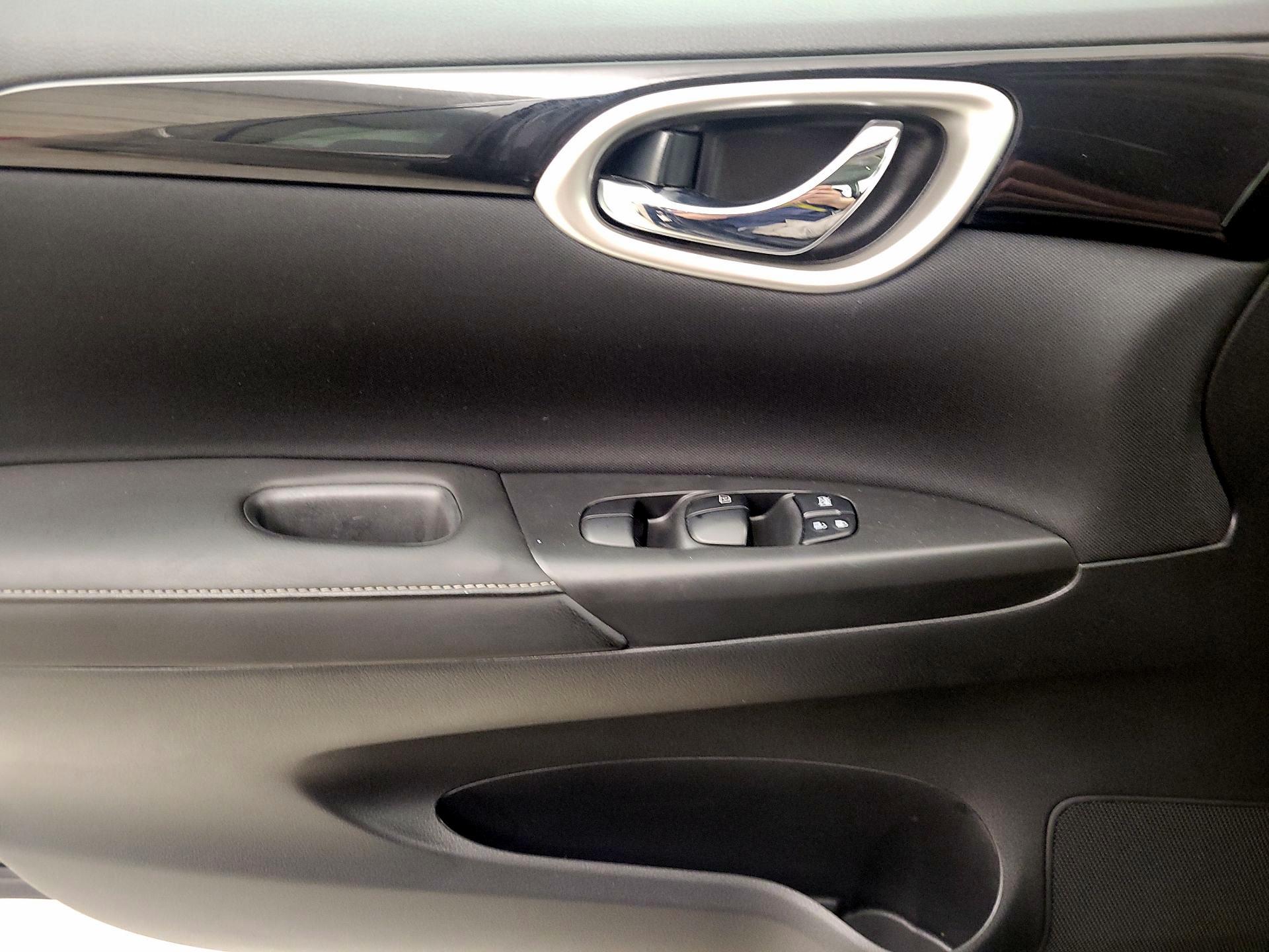 Thumbnail: 2019 Nissan Sentra - 12