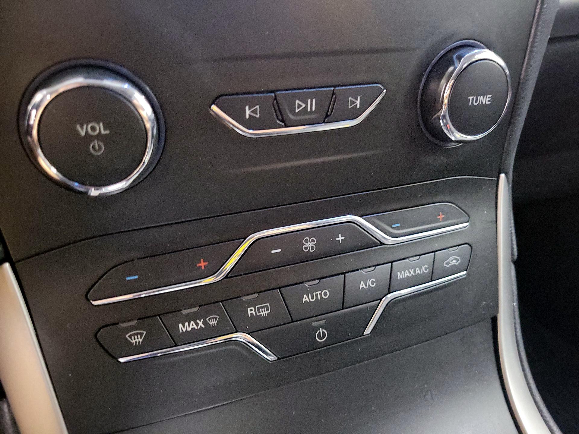 Thumbnail: 2019 Ford Edge - 16