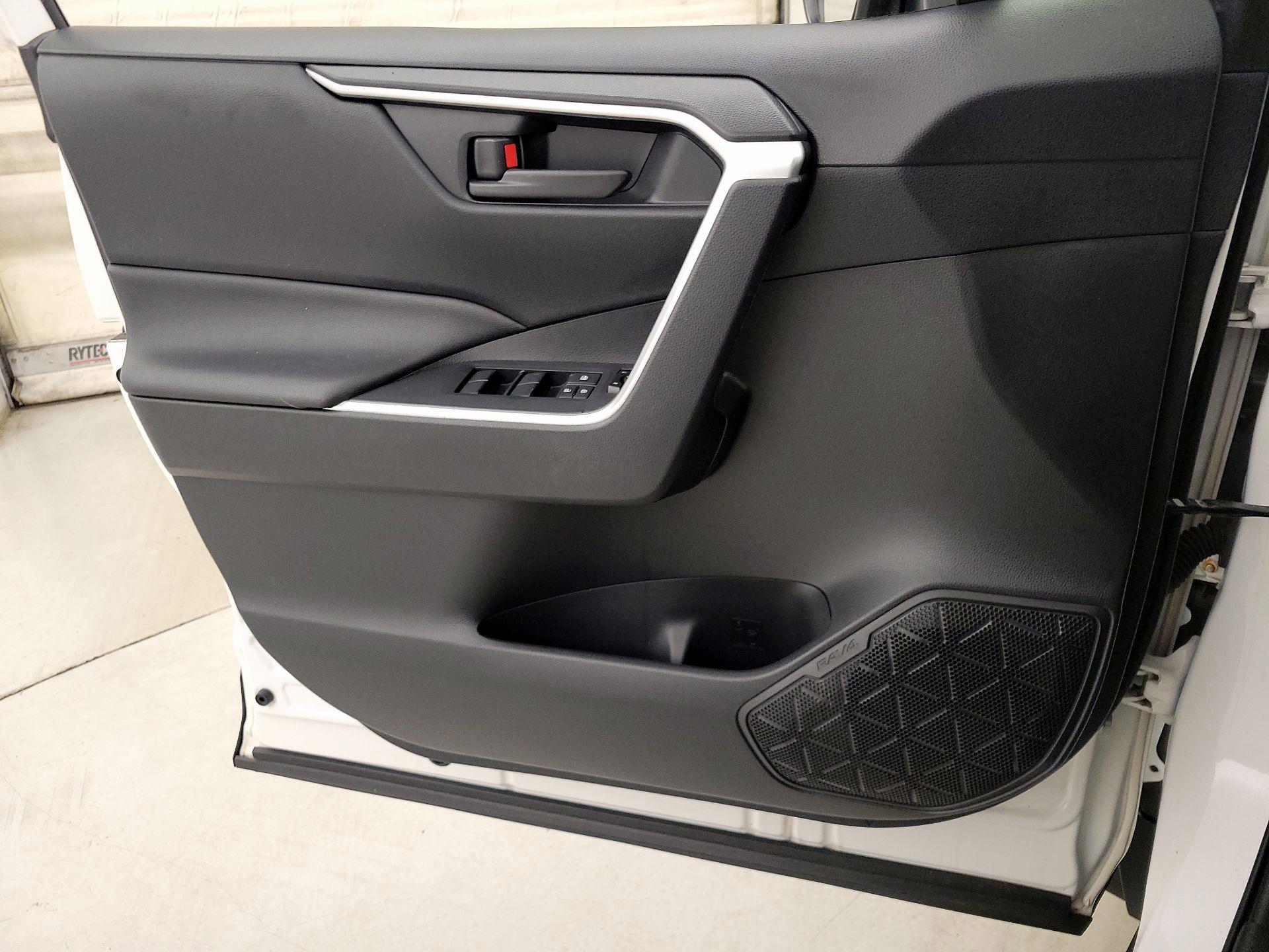 Thumbnail: 2019 Toyota RAV4 - 12