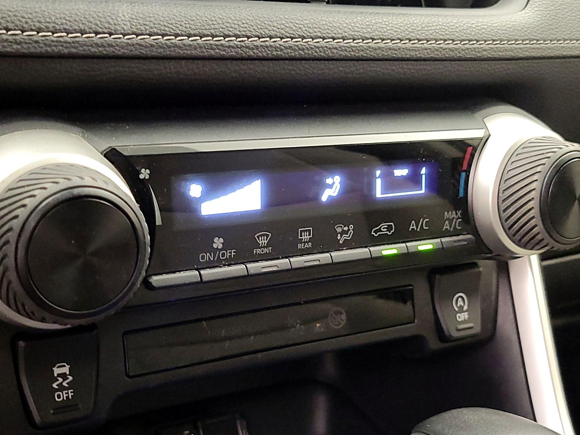 Thumbnail: 2019 Toyota RAV4 - 16