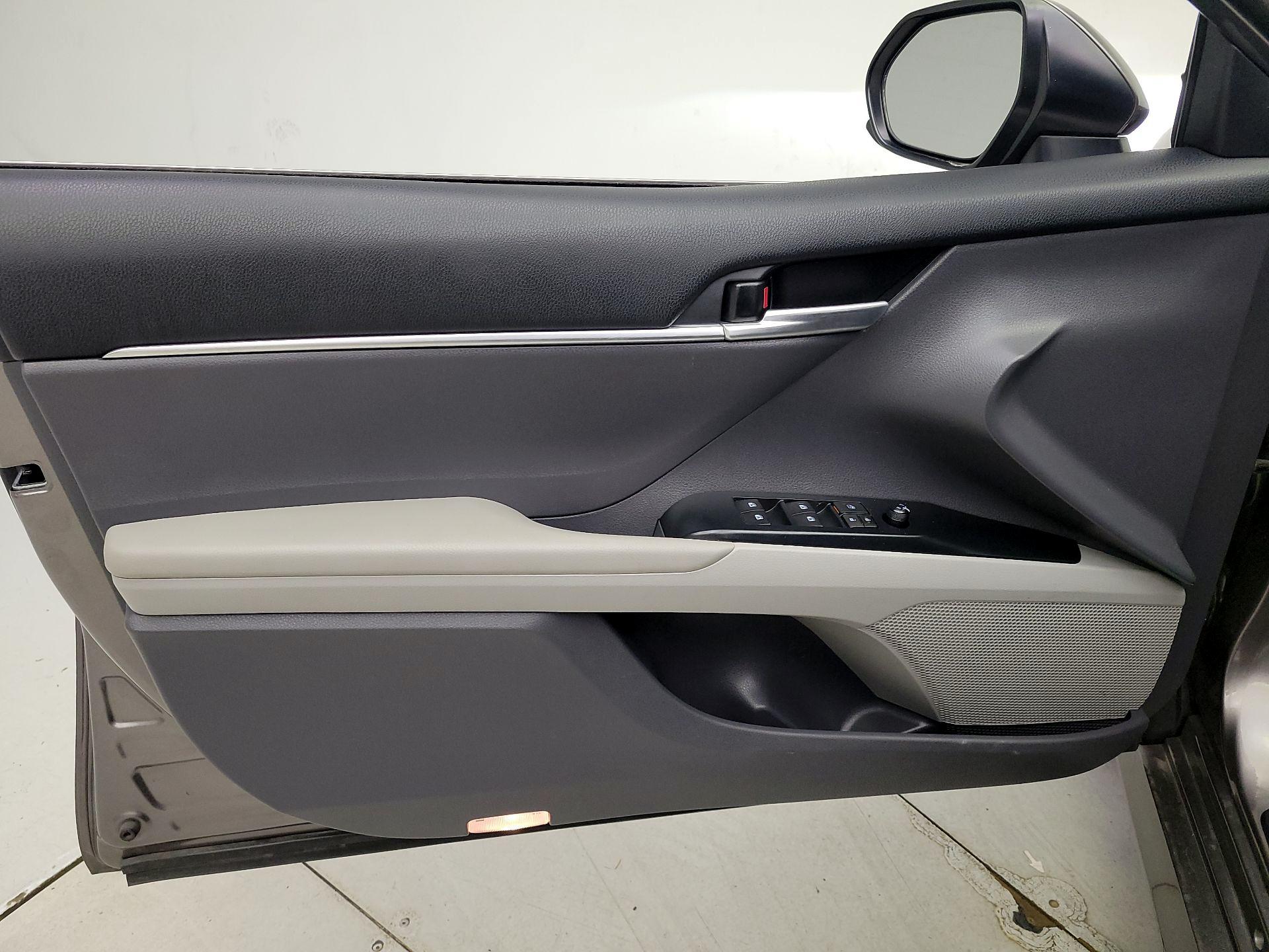 Thumbnail: 2019 Toyota Camry - 12