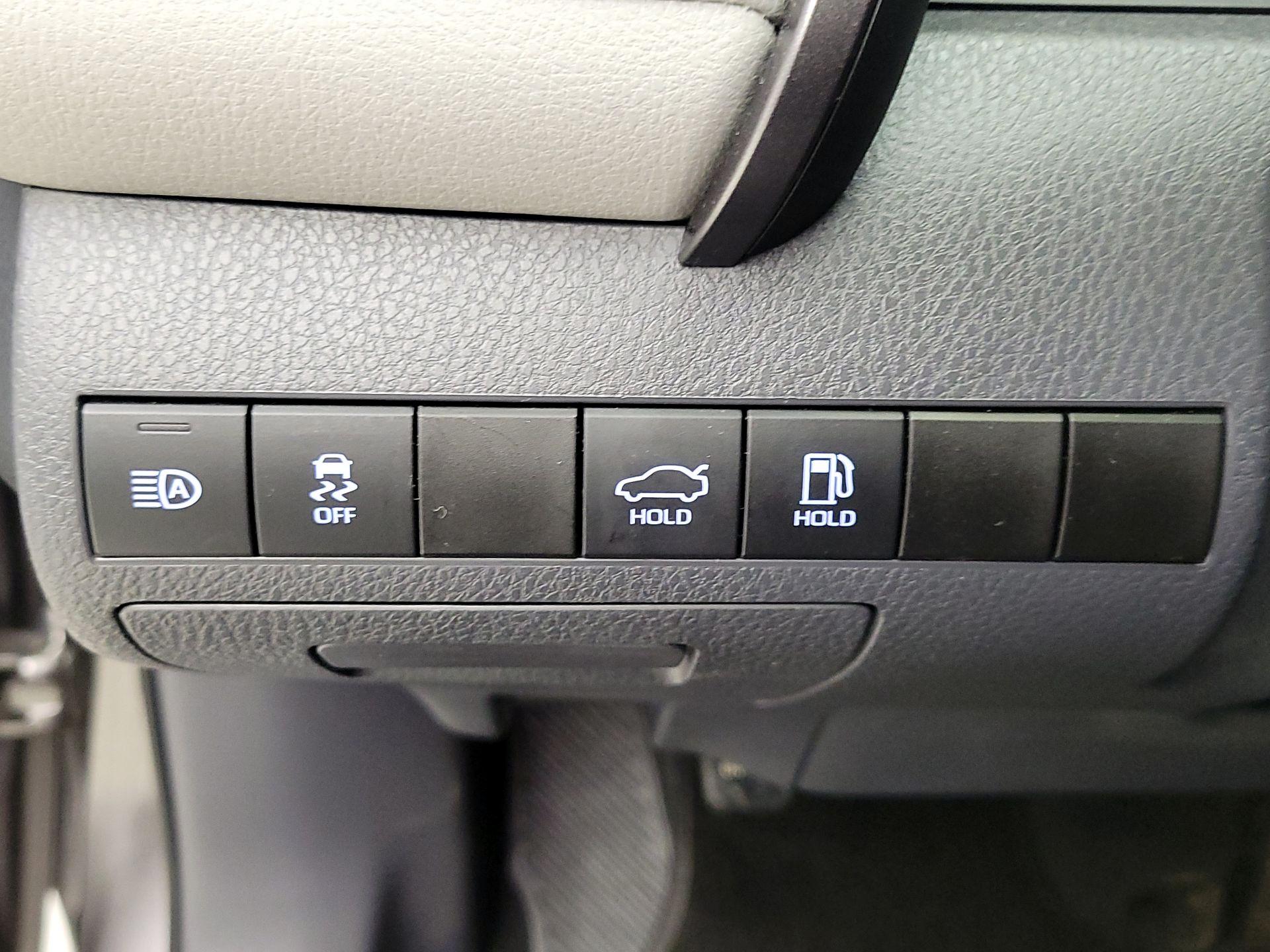 Thumbnail: 2019 Toyota Camry - 13