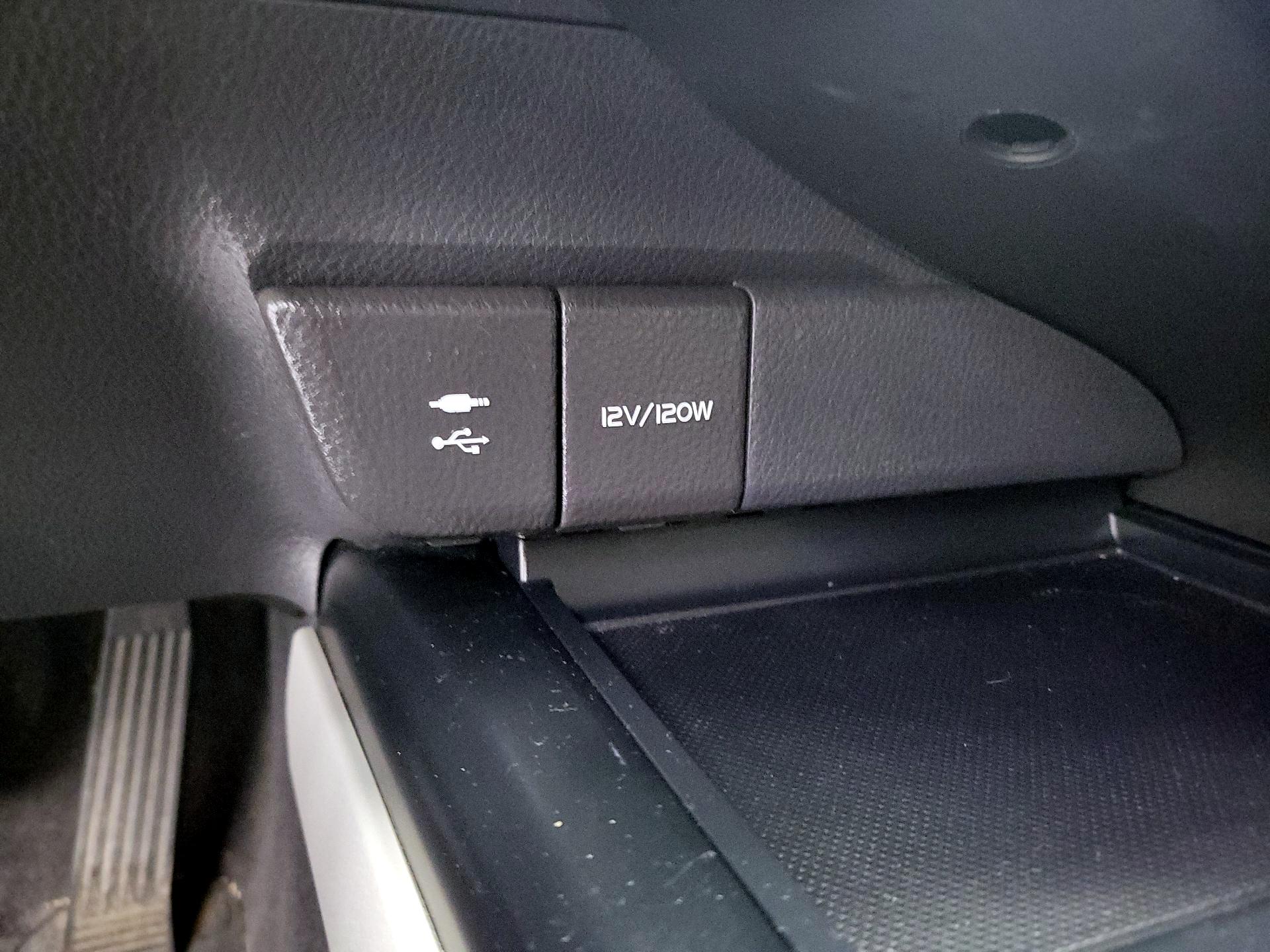 Thumbnail: 2019 Toyota Camry - 18