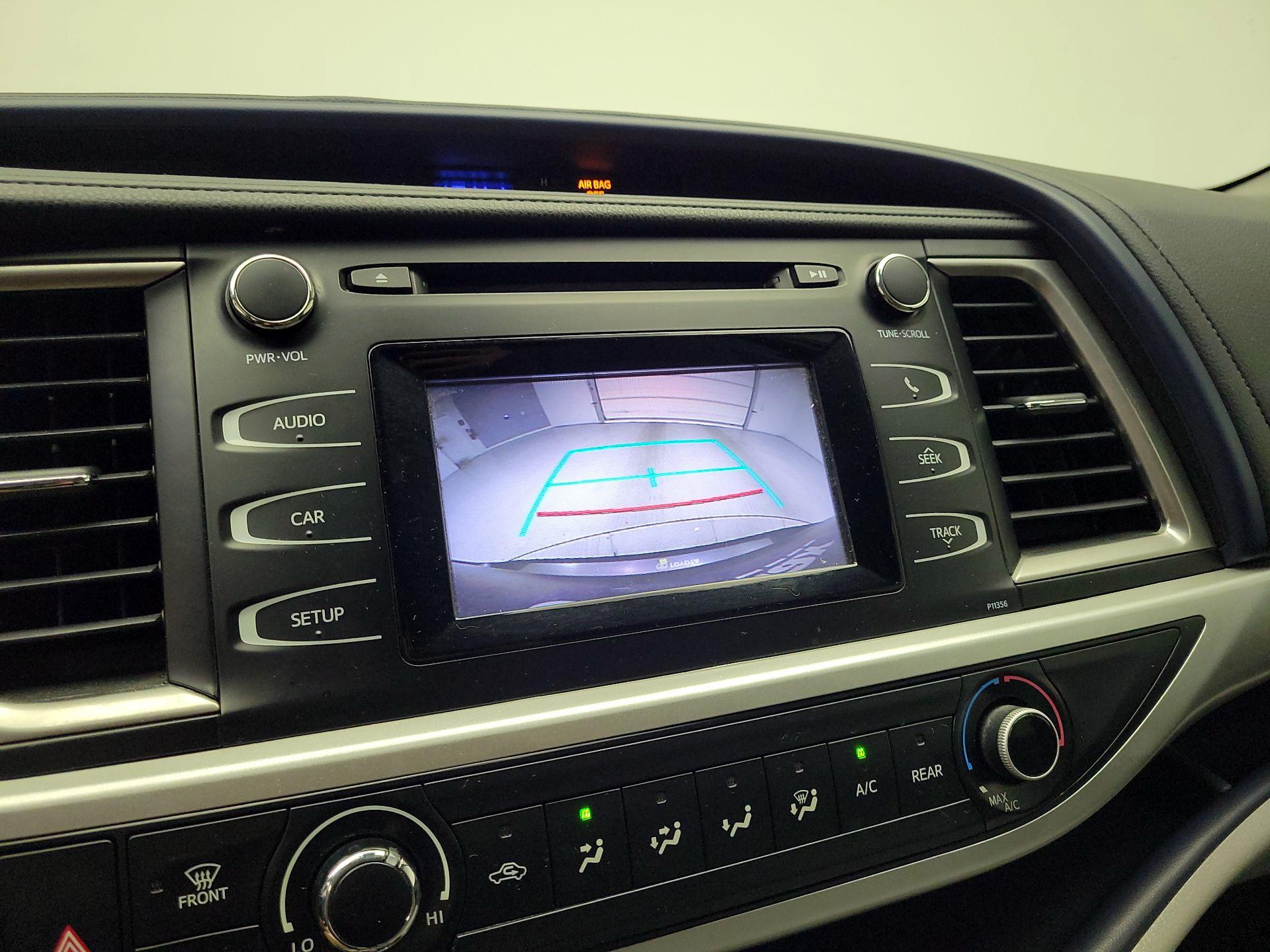 Thumbnail: 2018 Toyota Highlander - 14