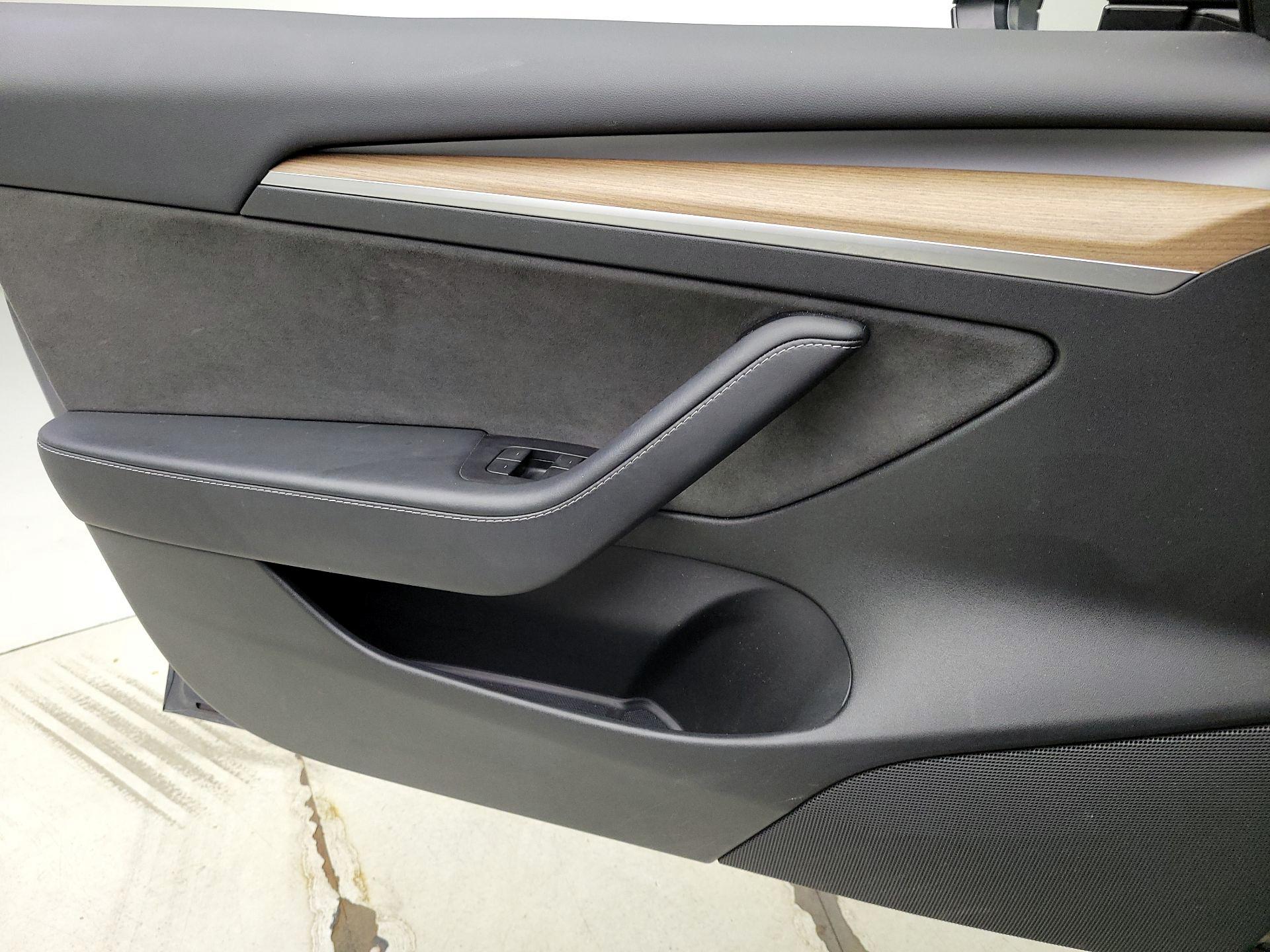 Thumbnail: 2022 Tesla Model 3 - 12