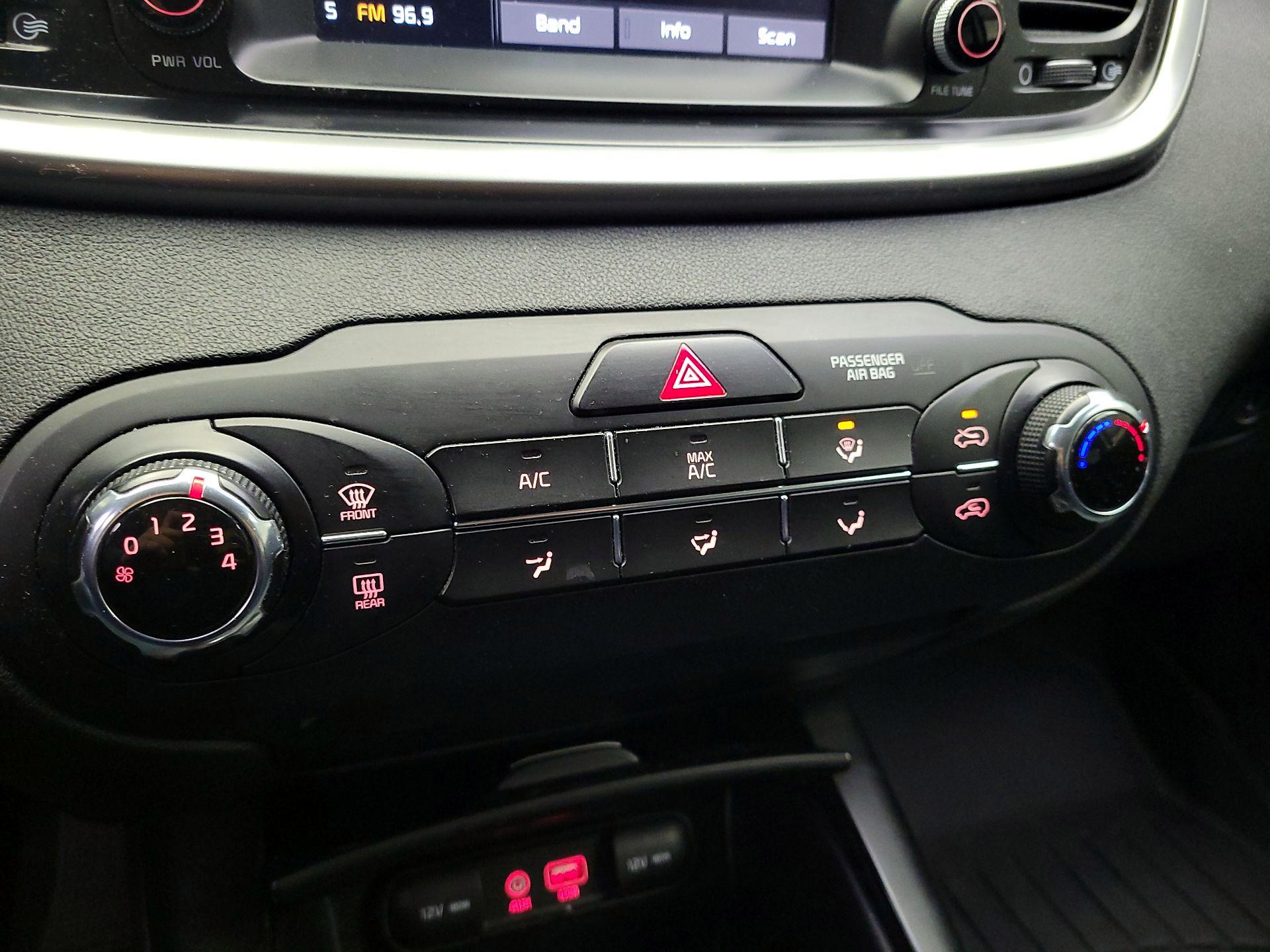 Thumbnail: 2019 Kia Sorento - 16