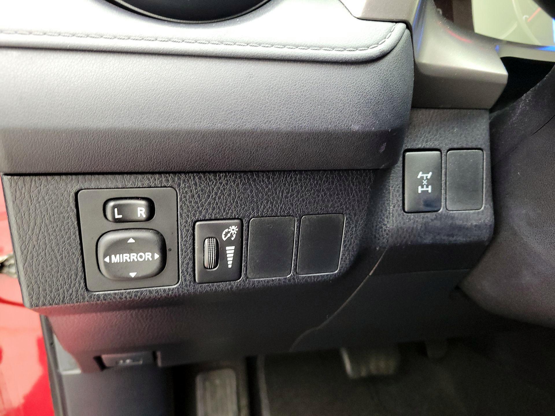 Thumbnail: 2016 Toyota RAV4 - 13