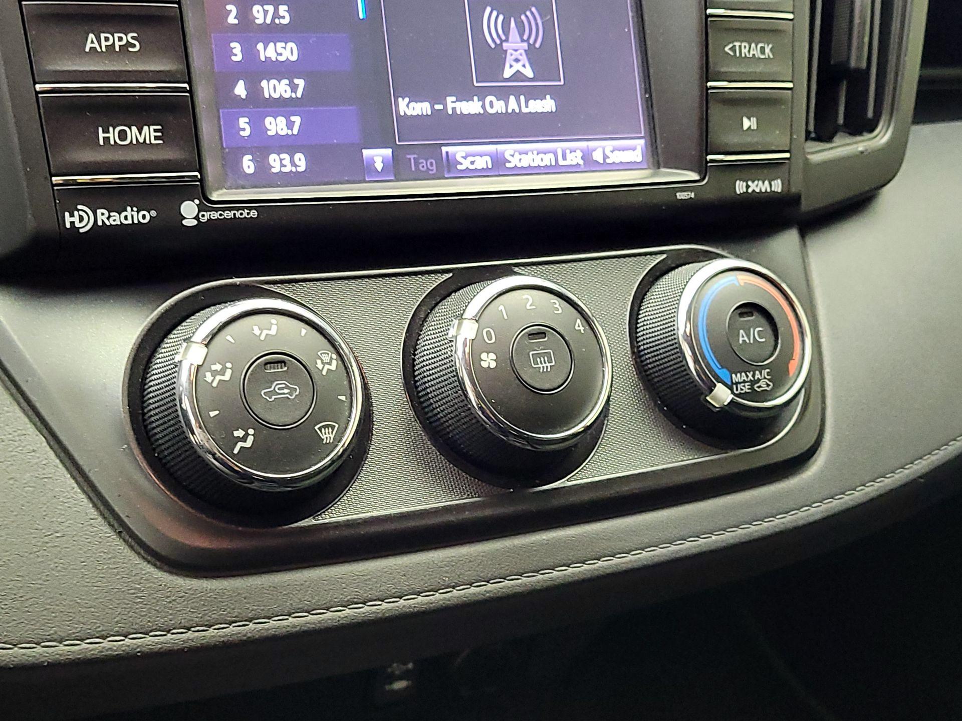 Thumbnail: 2016 Toyota RAV4 - 16