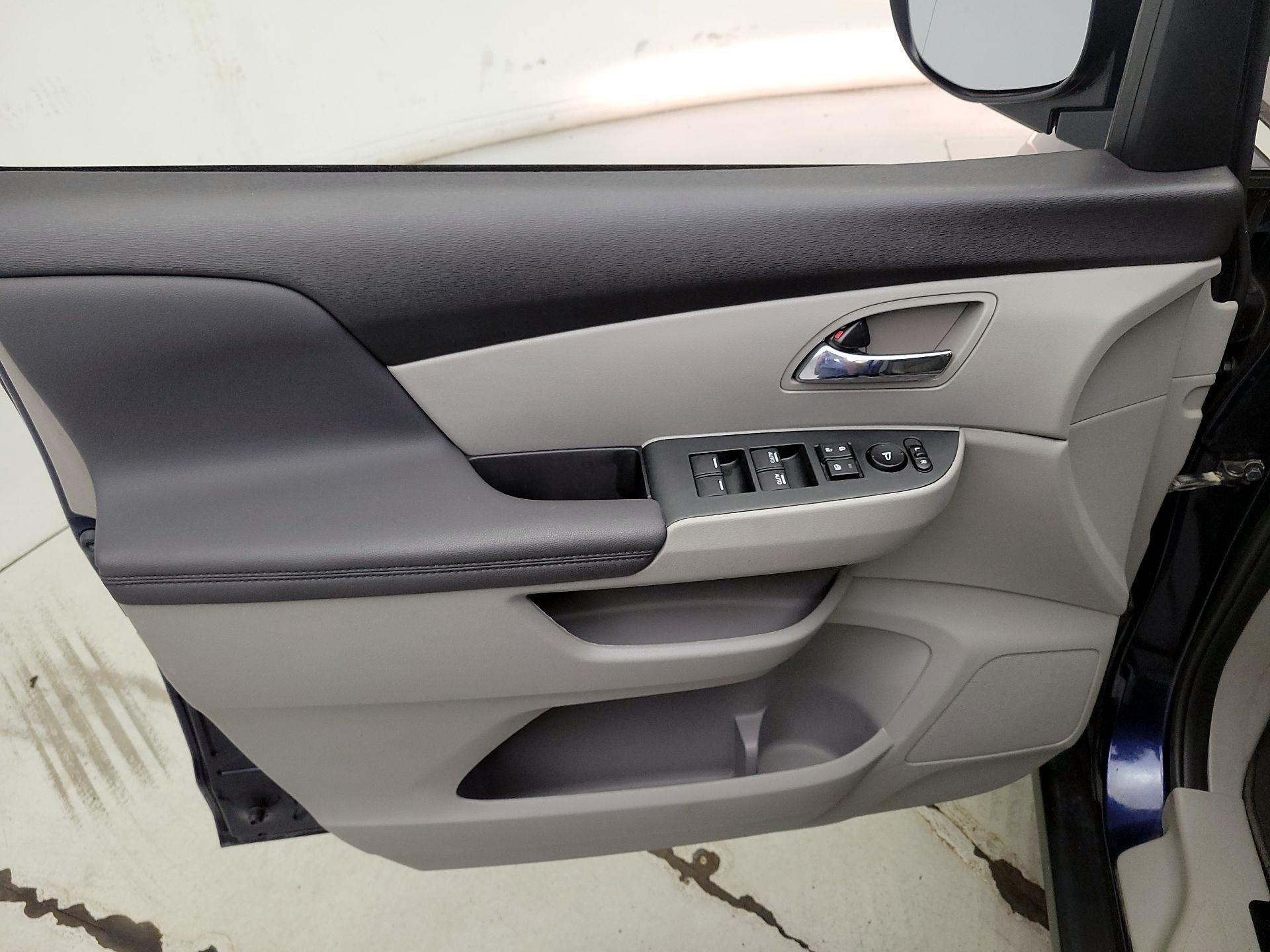 Thumbnail: 2015 Honda Odyssey - 12