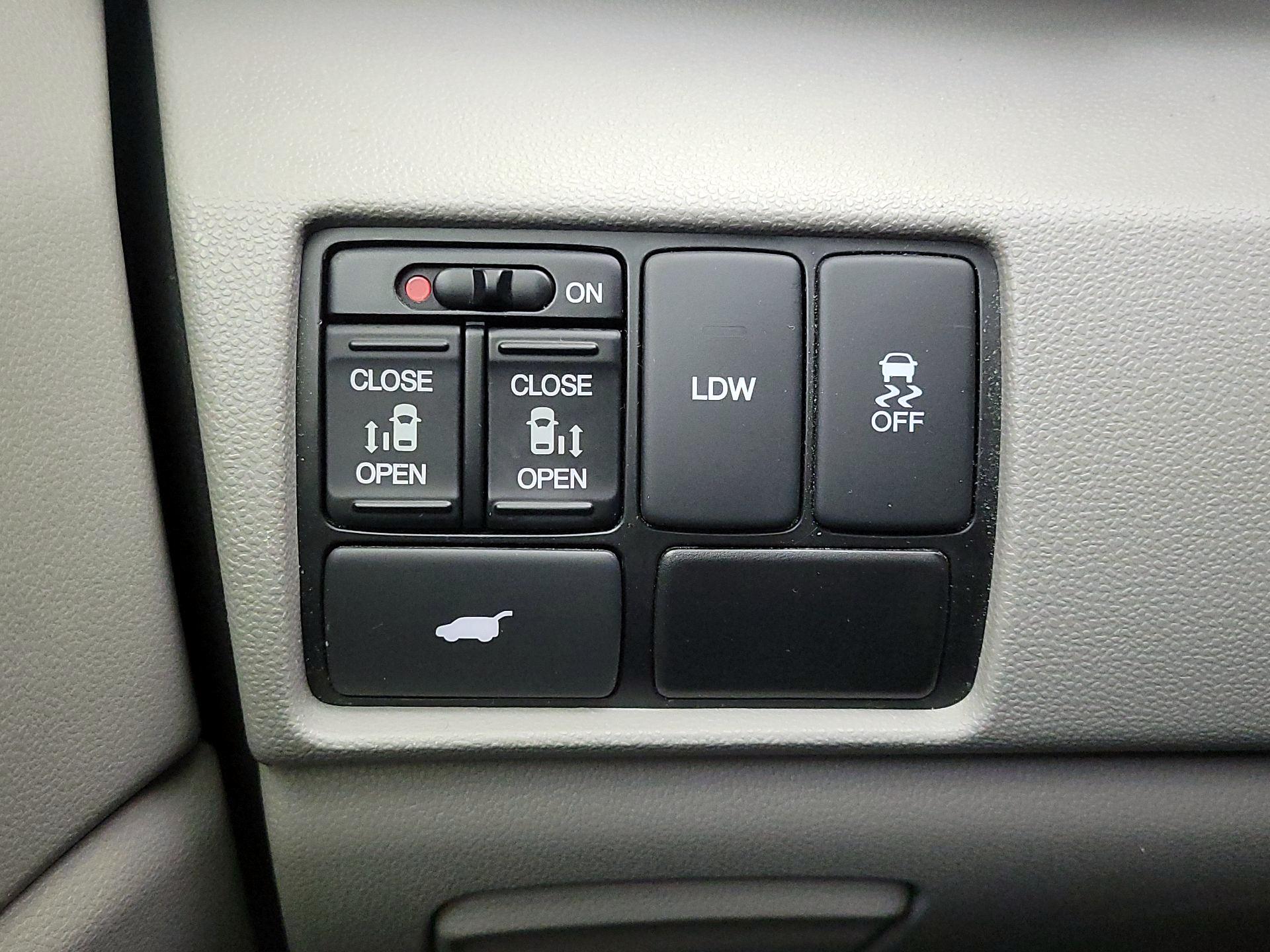 Thumbnail: 2015 Honda Odyssey - 13