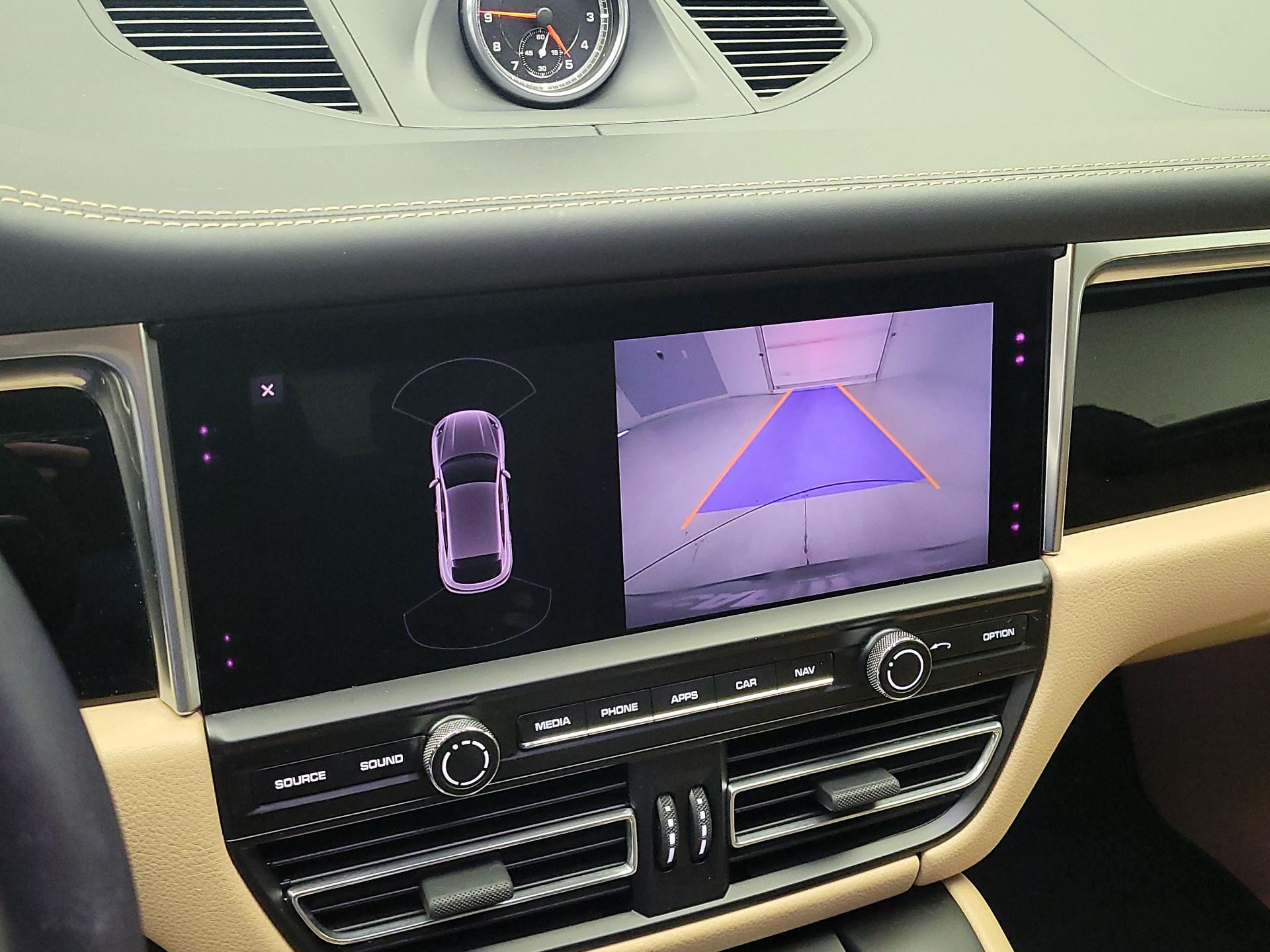 Thumbnail: 2021 Porsche Macan - 15