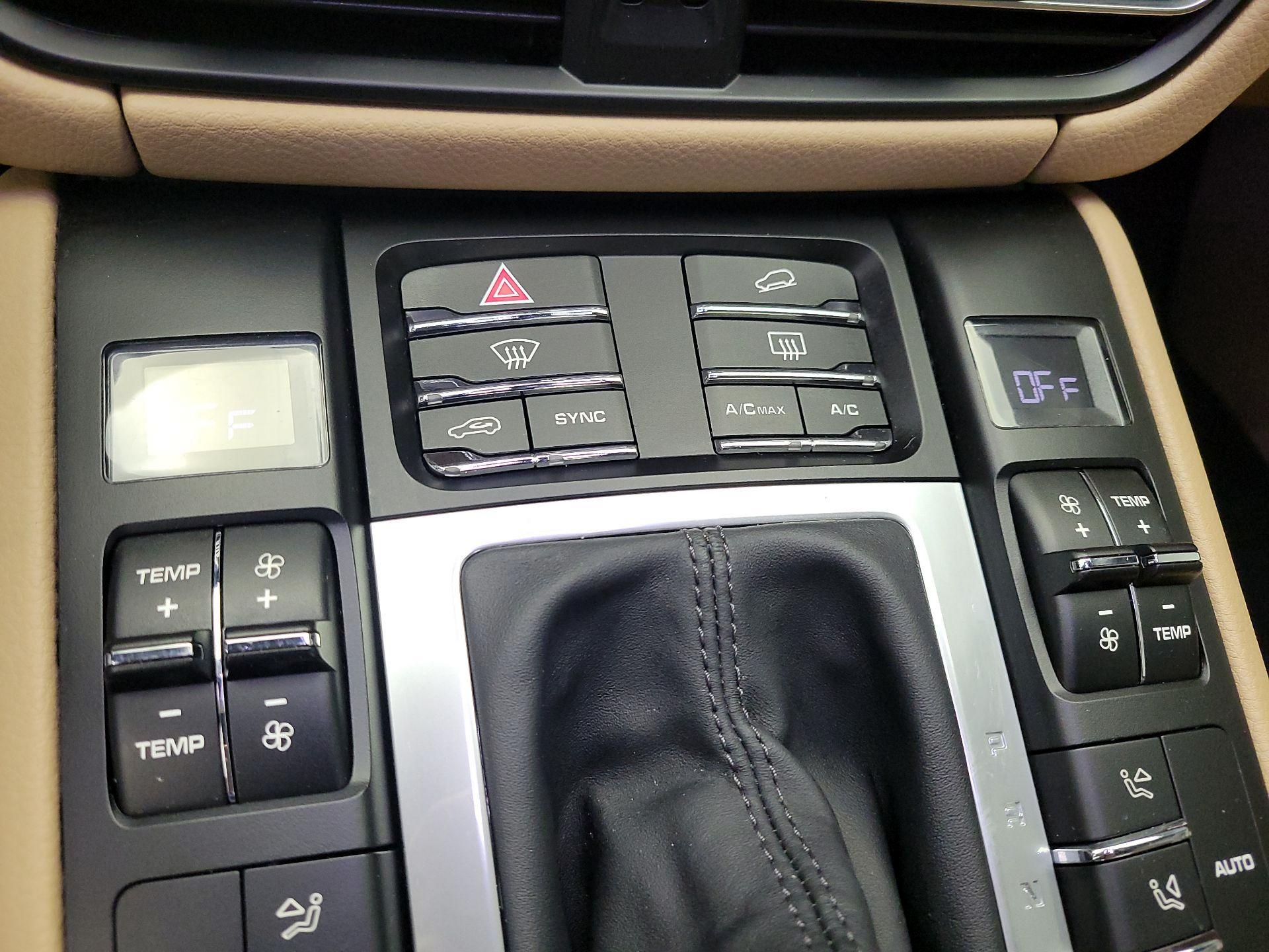 Thumbnail: 2021 Porsche Macan - 17