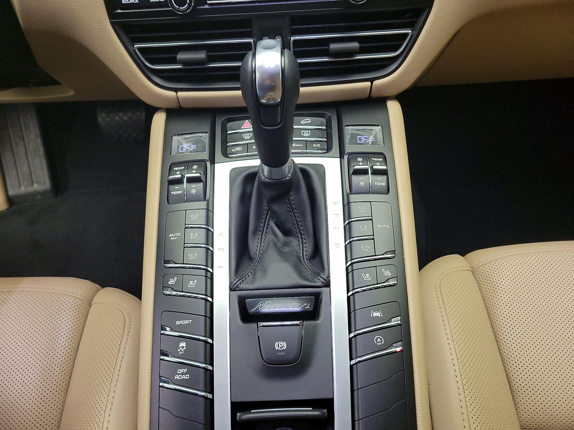 Thumbnail: 2021 Porsche Macan - 18