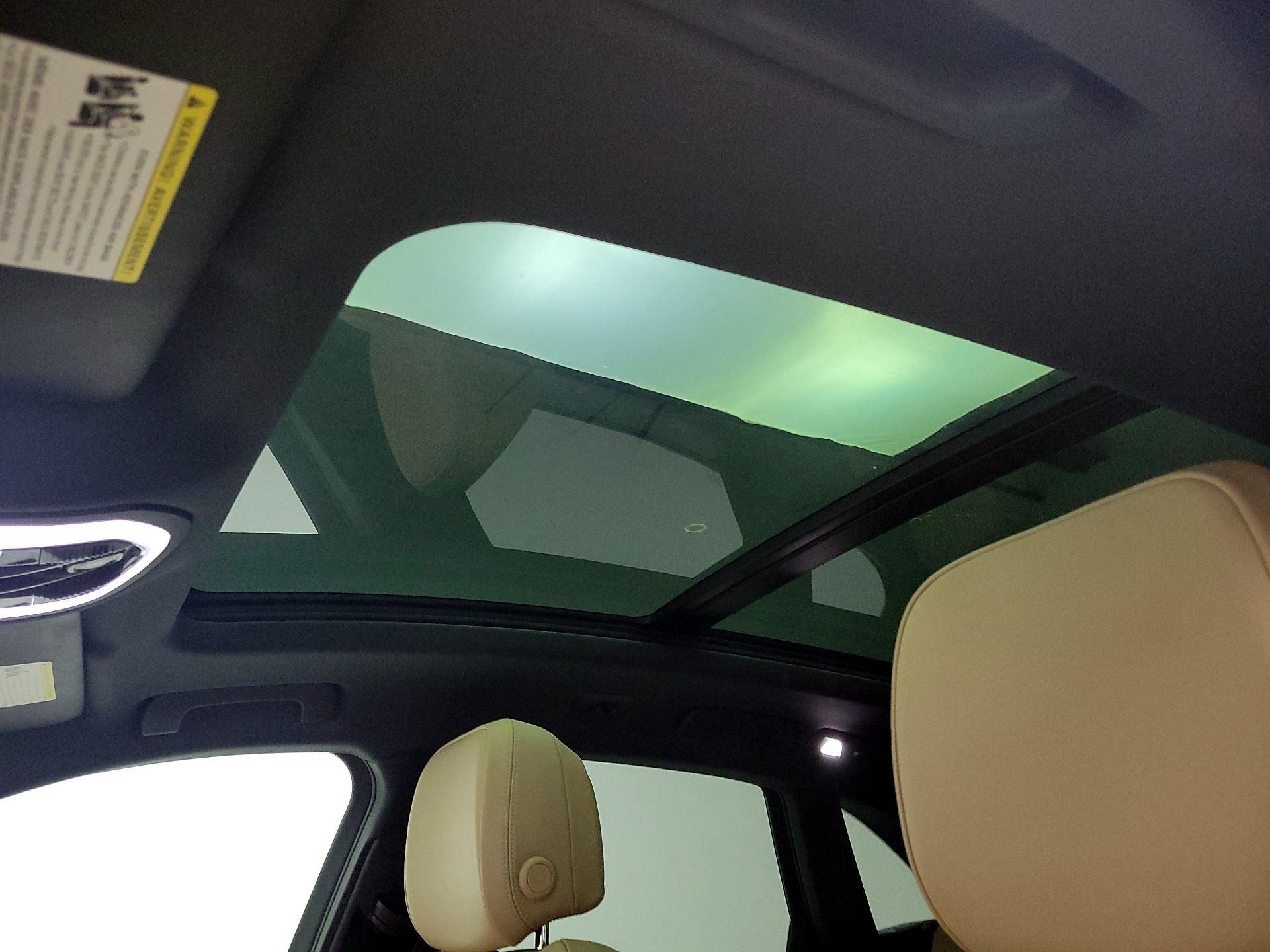 Thumbnail: 2021 Porsche Macan - 20