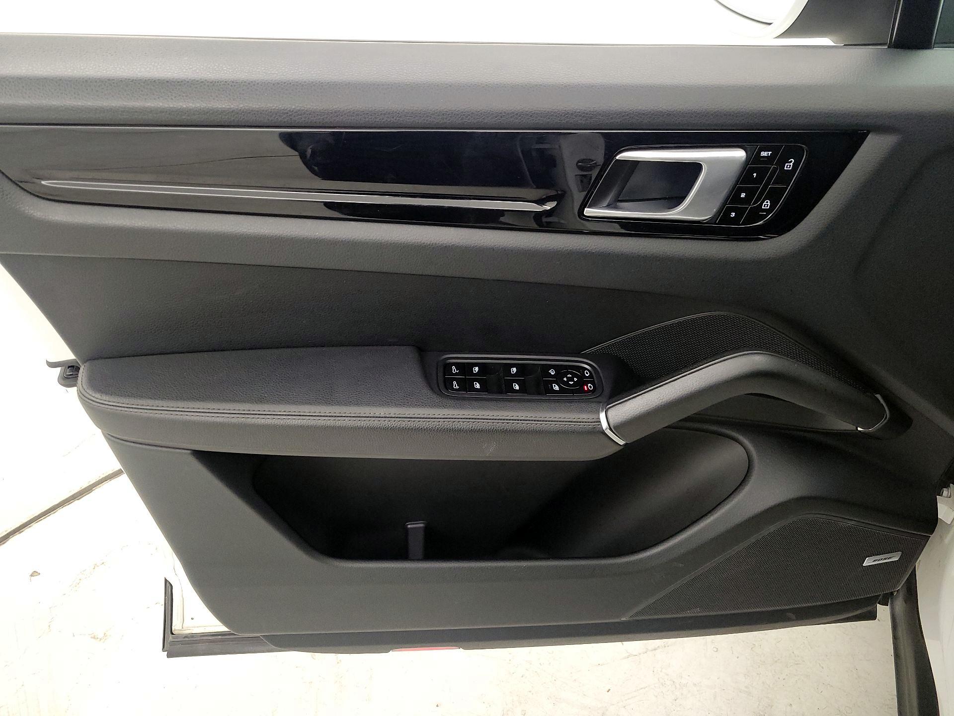 Thumbnail: 2019 Porsche Cayenne - 12