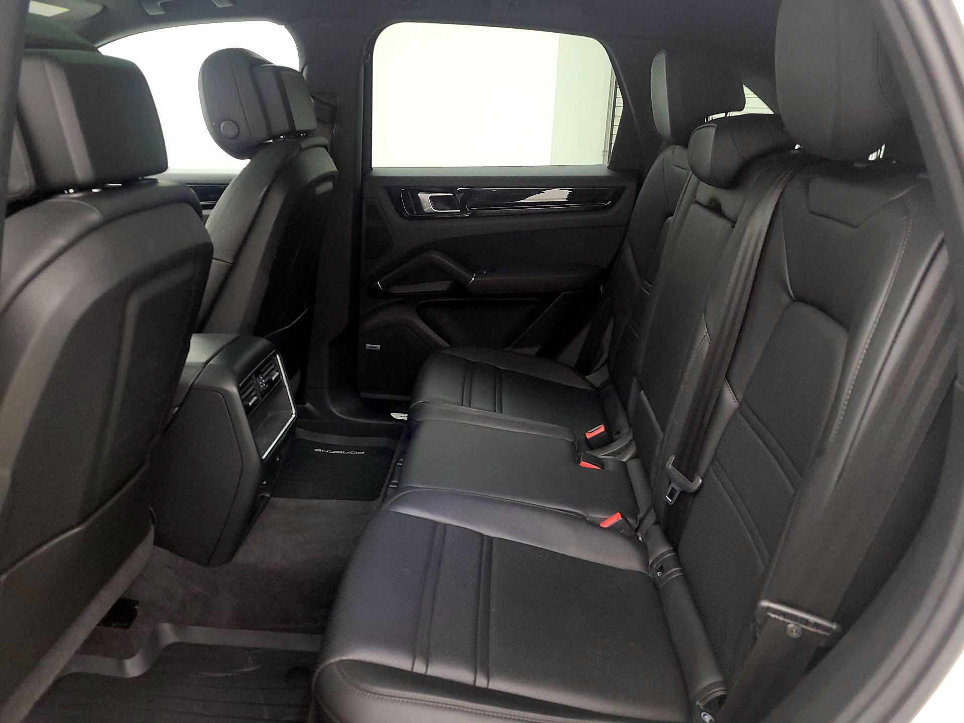 Thumbnail: 2019 Porsche Cayenne - 19