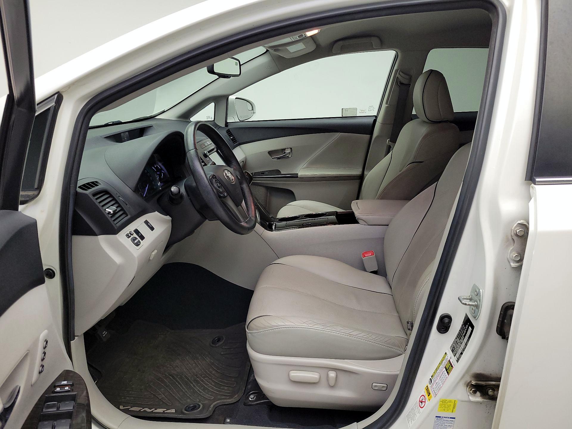 Thumbnail: 2015 Toyota Venza - 11