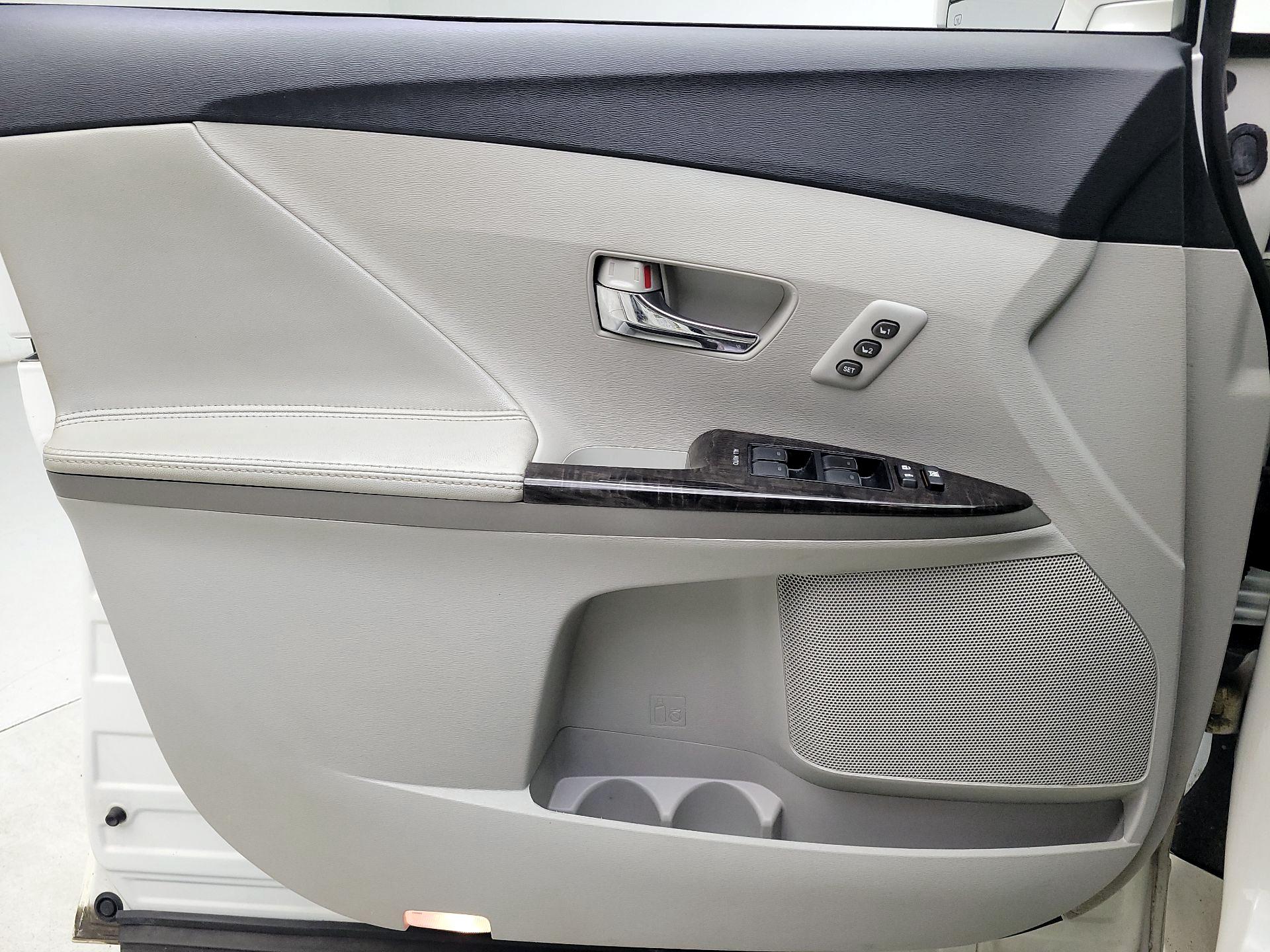 Thumbnail: 2015 Toyota Venza - 12