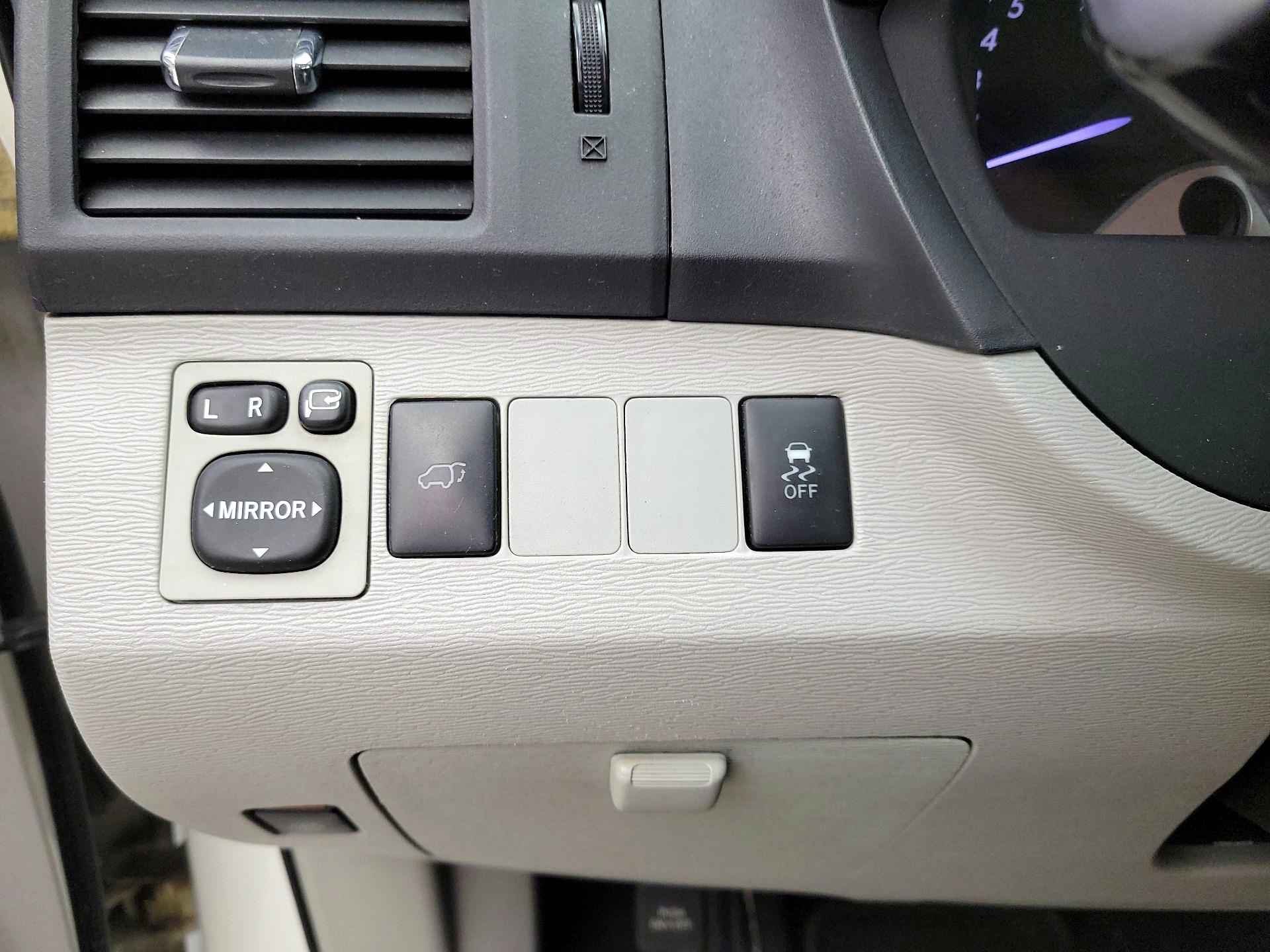 Thumbnail: 2015 Toyota Venza - 13