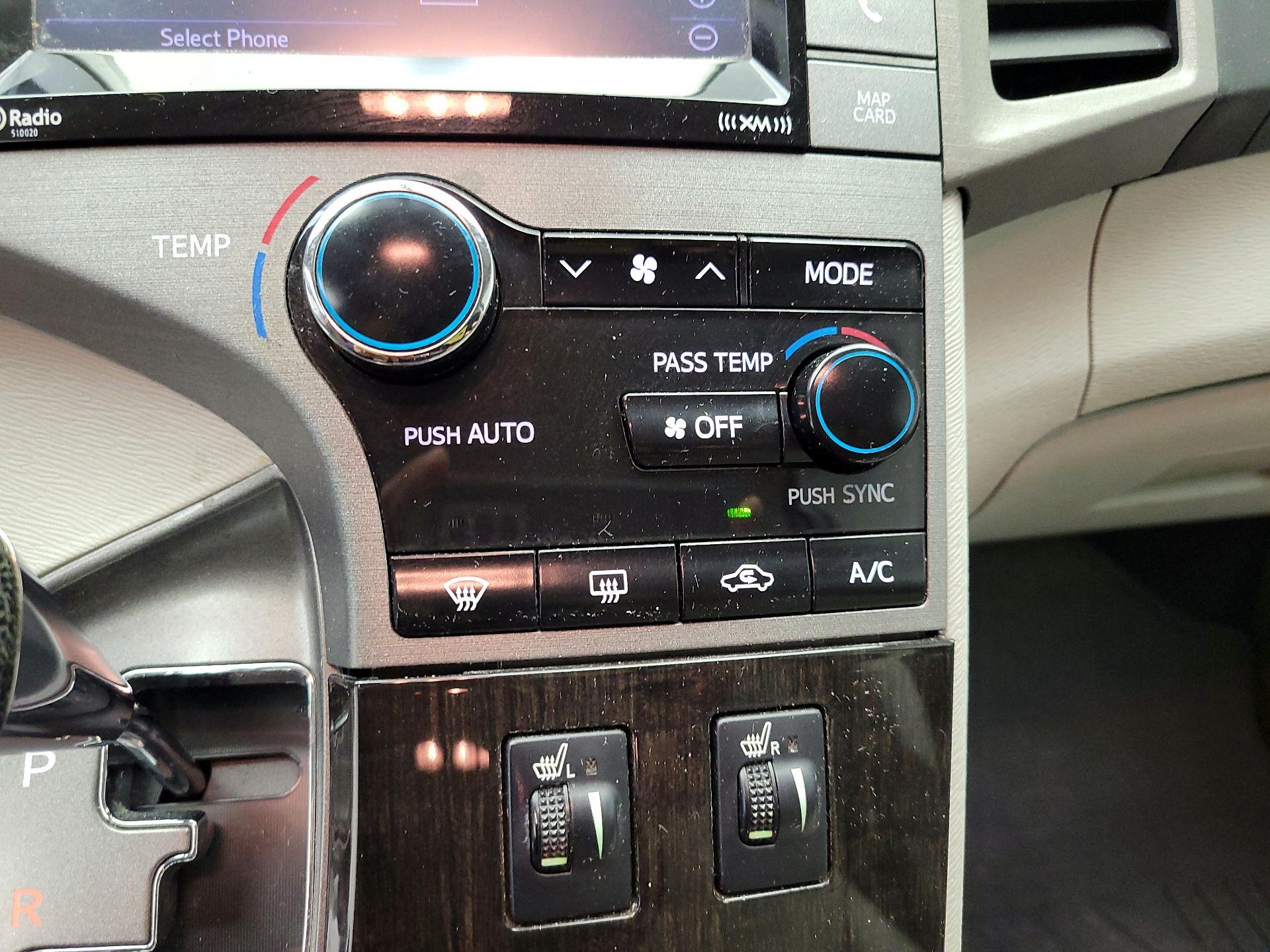 Thumbnail: 2015 Toyota Venza - 16
