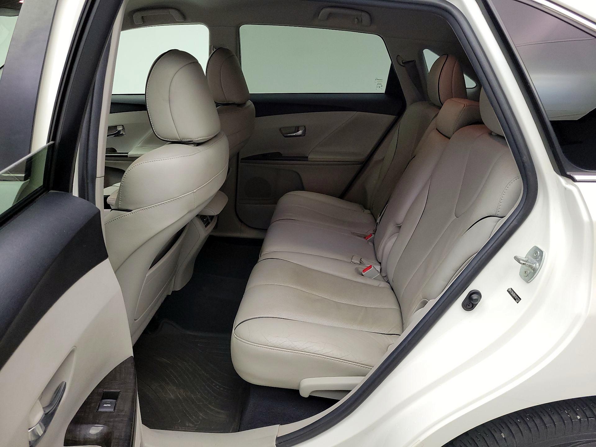 Thumbnail: 2015 Toyota Venza - 18