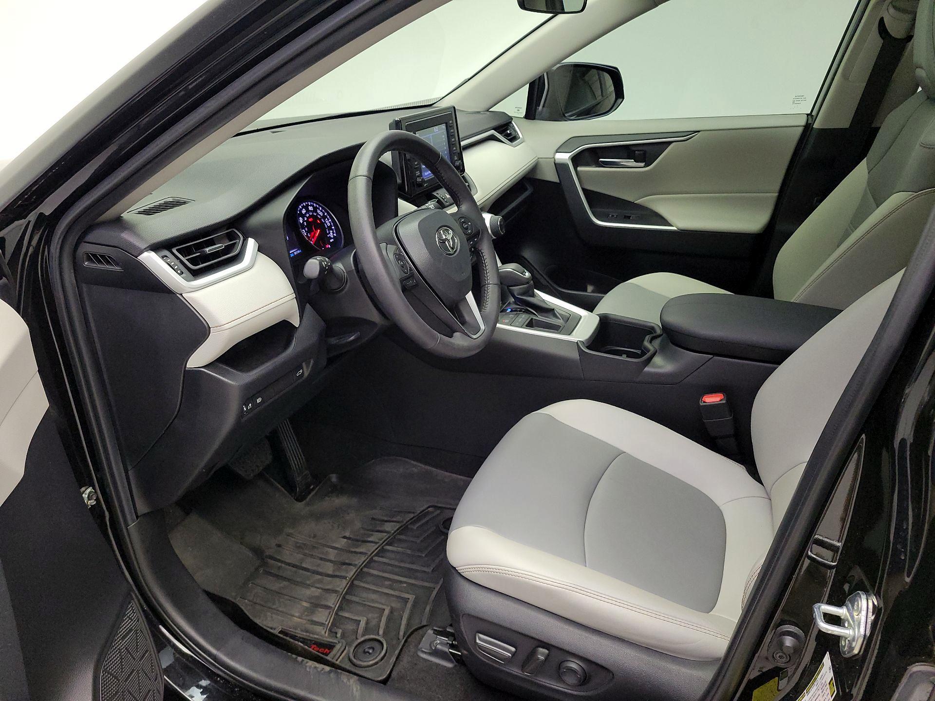 Thumbnail: 2022 Toyota RAV4 - 11