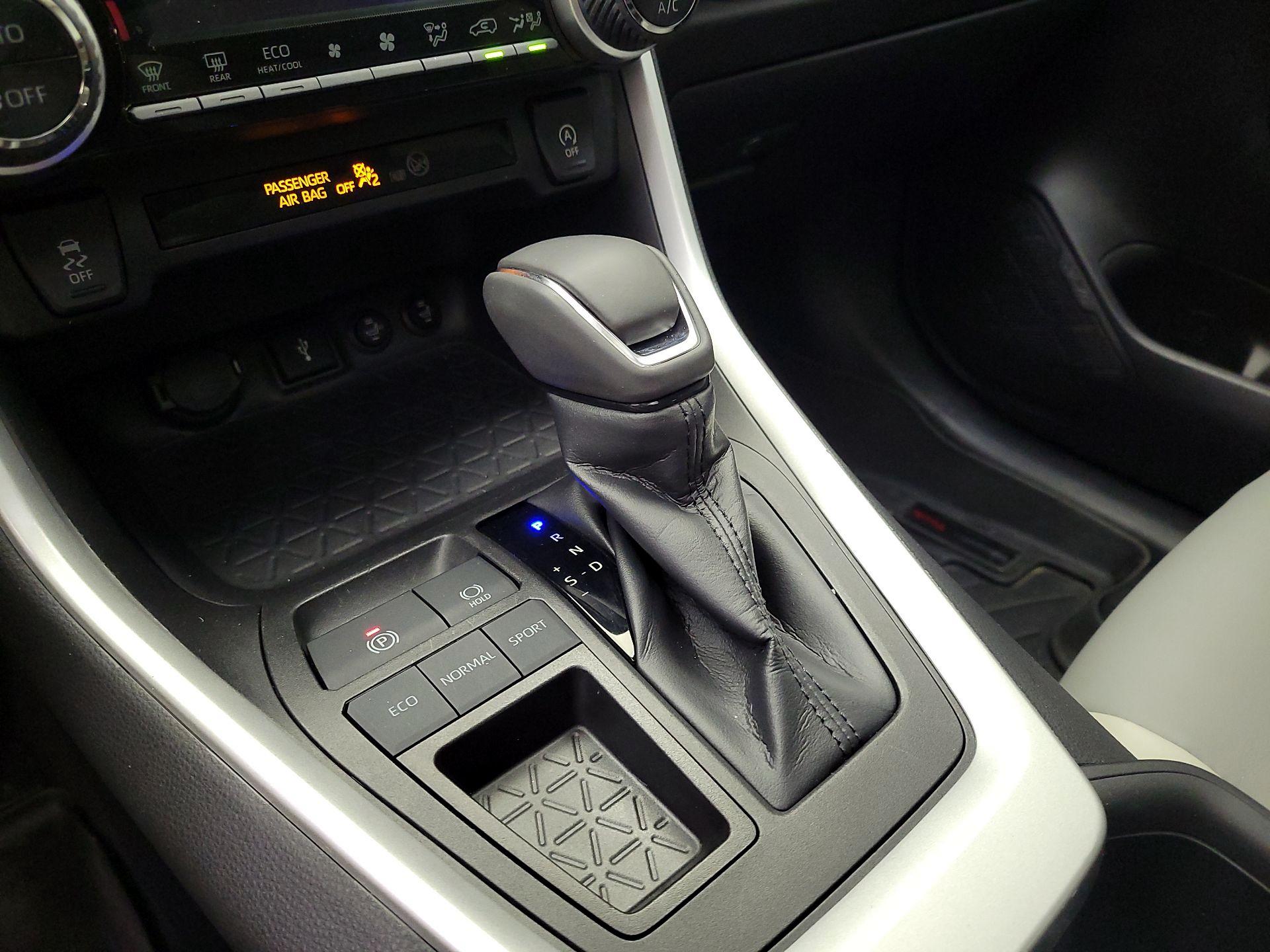 Thumbnail: 2022 Toyota RAV4 - 17