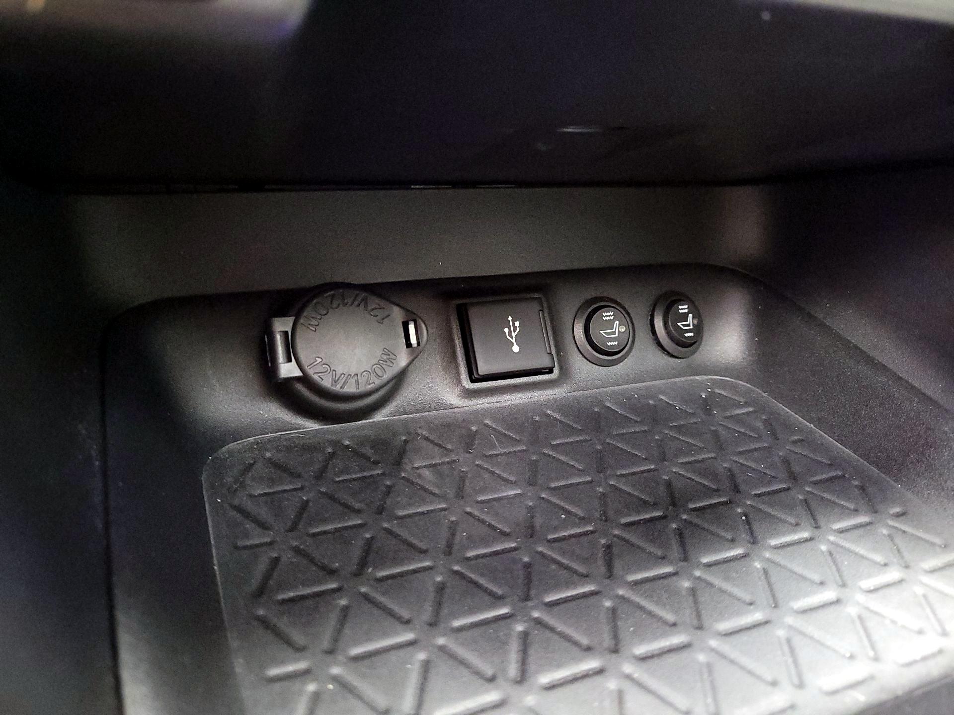 Thumbnail: 2022 Toyota RAV4 - 18