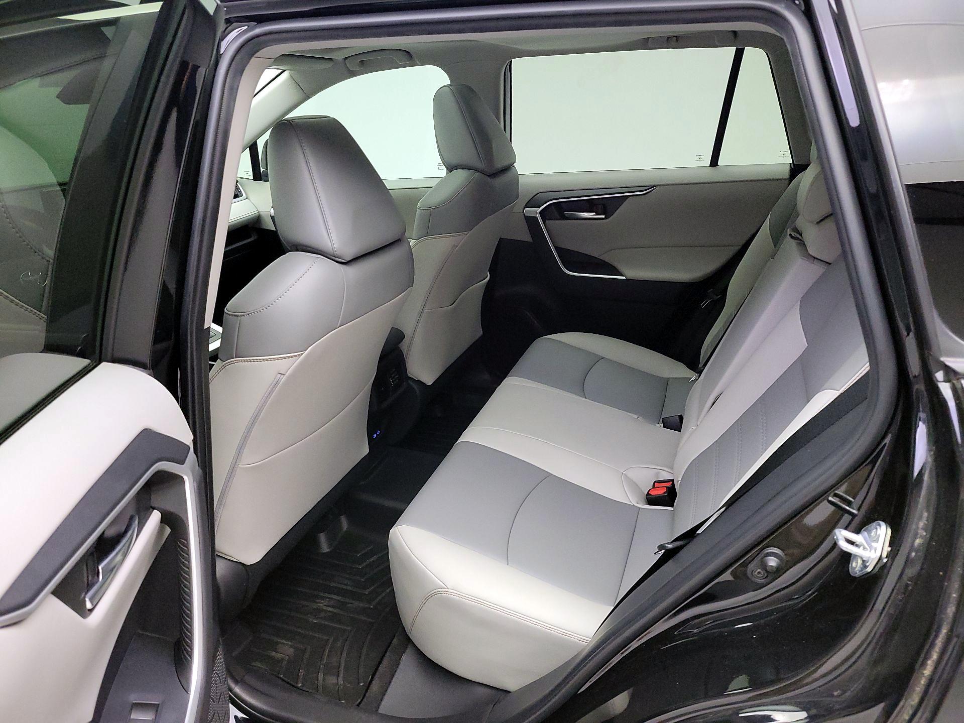 Thumbnail: 2022 Toyota RAV4 - 20