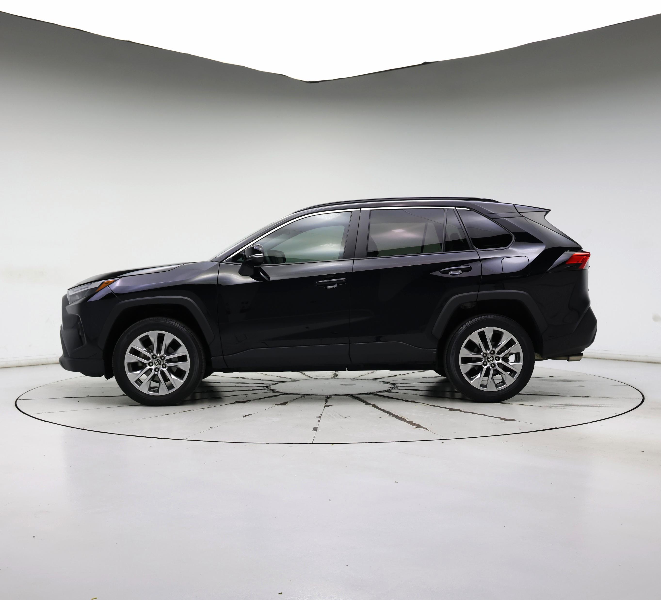 Thumbnail: 2022 Toyota RAV4 - 3