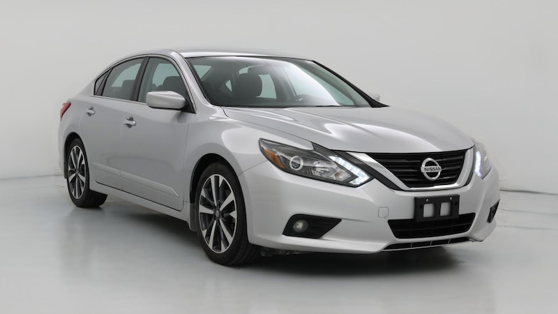 2016 Nissan Altima SR Hero Image