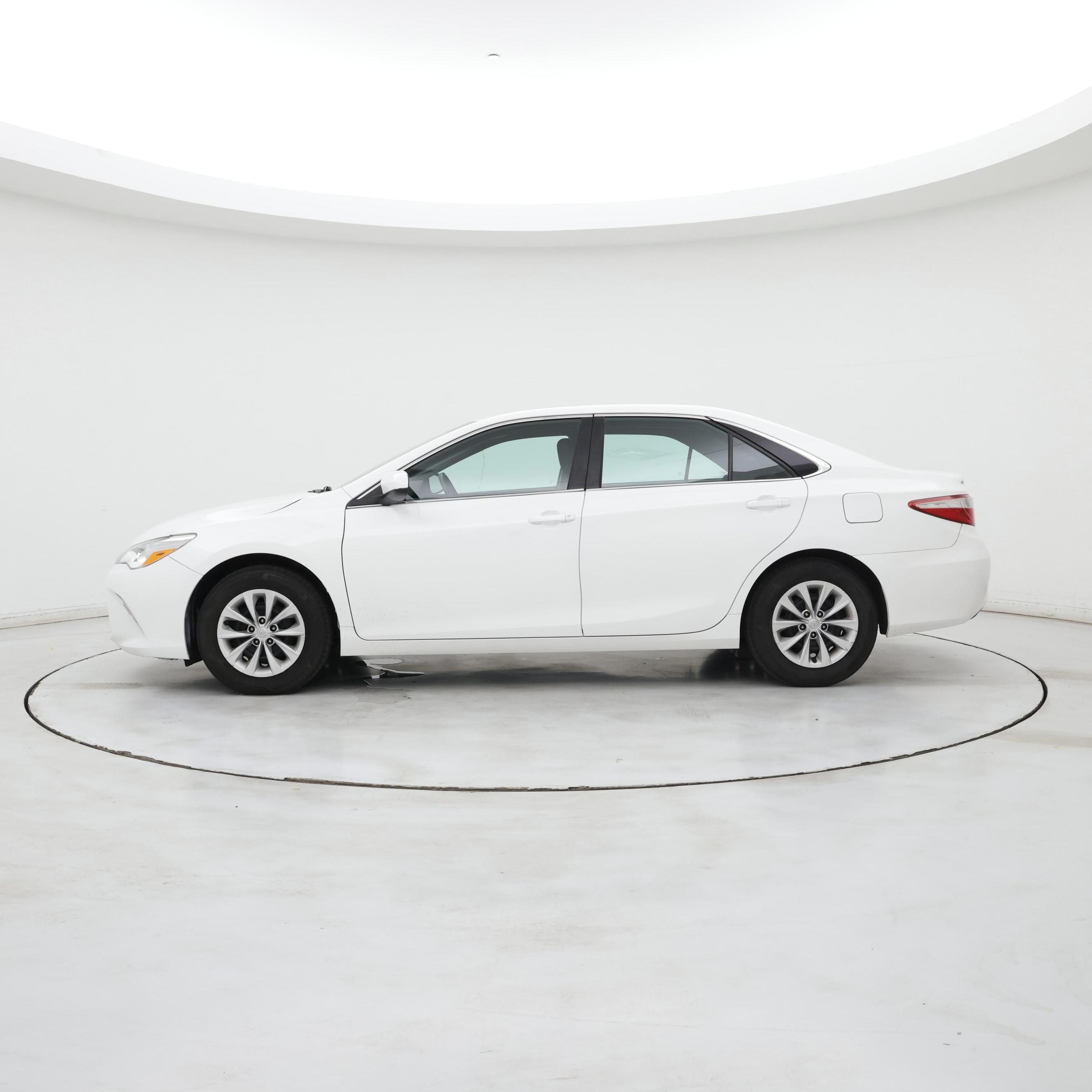 Thumbnail: 2016 Toyota Camry - 3