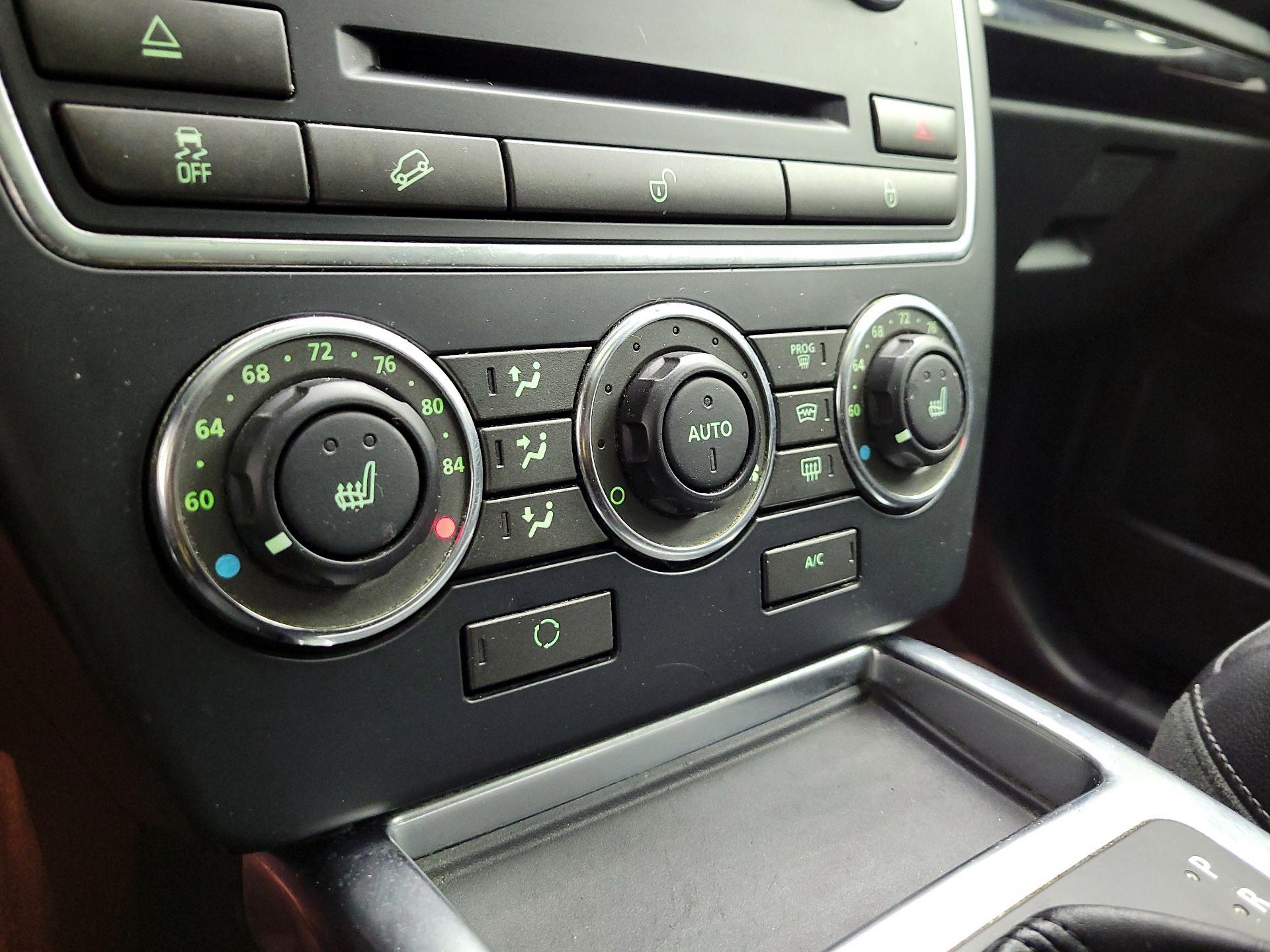 Thumbnail: 2014 Land Rover LR2 - 15