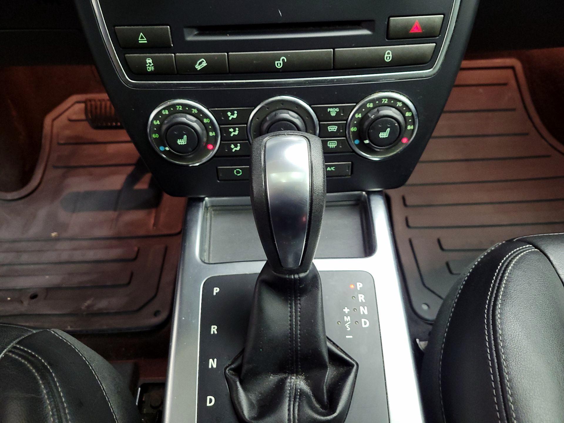 Thumbnail: 2014 Land Rover LR2 - 16