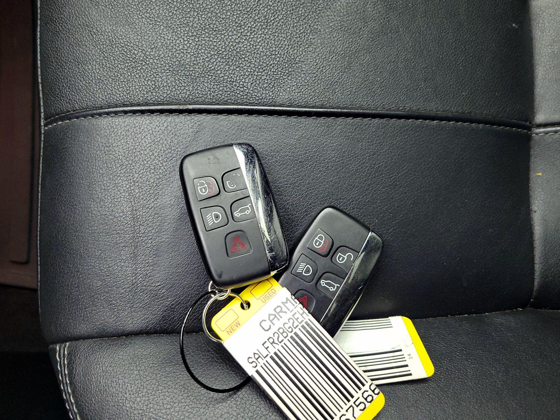 Thumbnail: 2014 Land Rover LR2 - 20