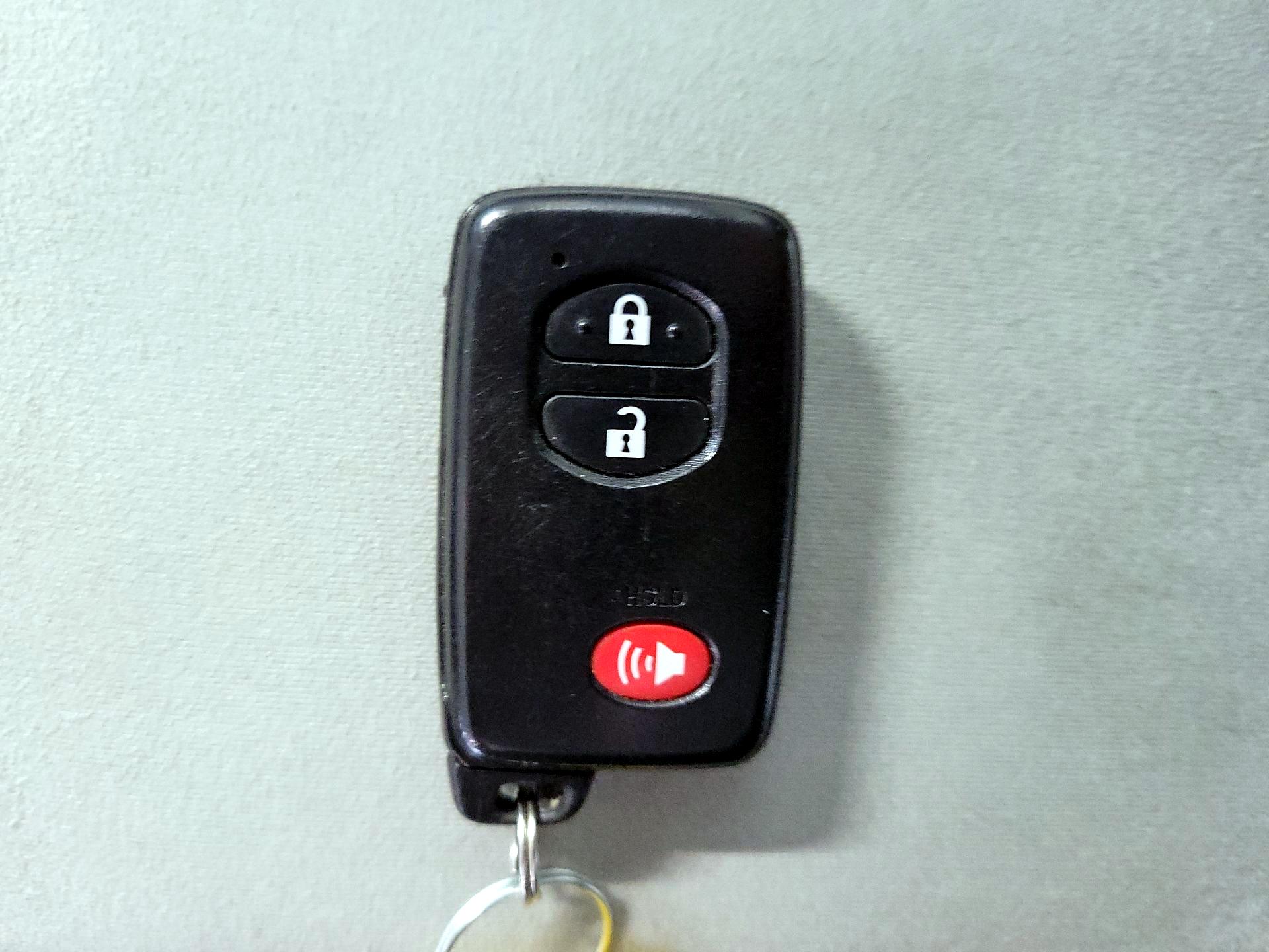 Thumbnail: 2014 Toyota Prius - 20